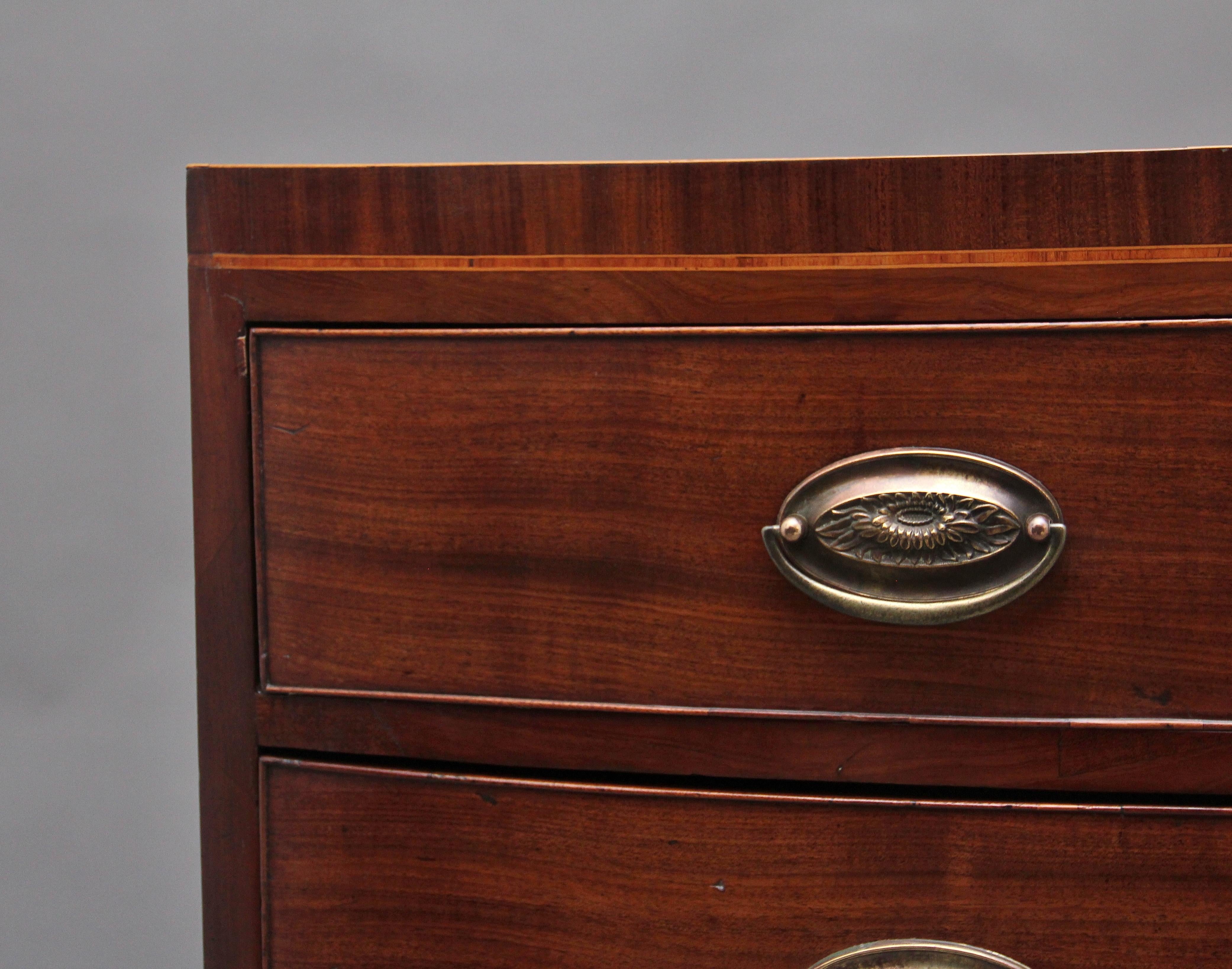 Early 19th Century Mahogany Bowfront Chest of Drawers For Sale 3