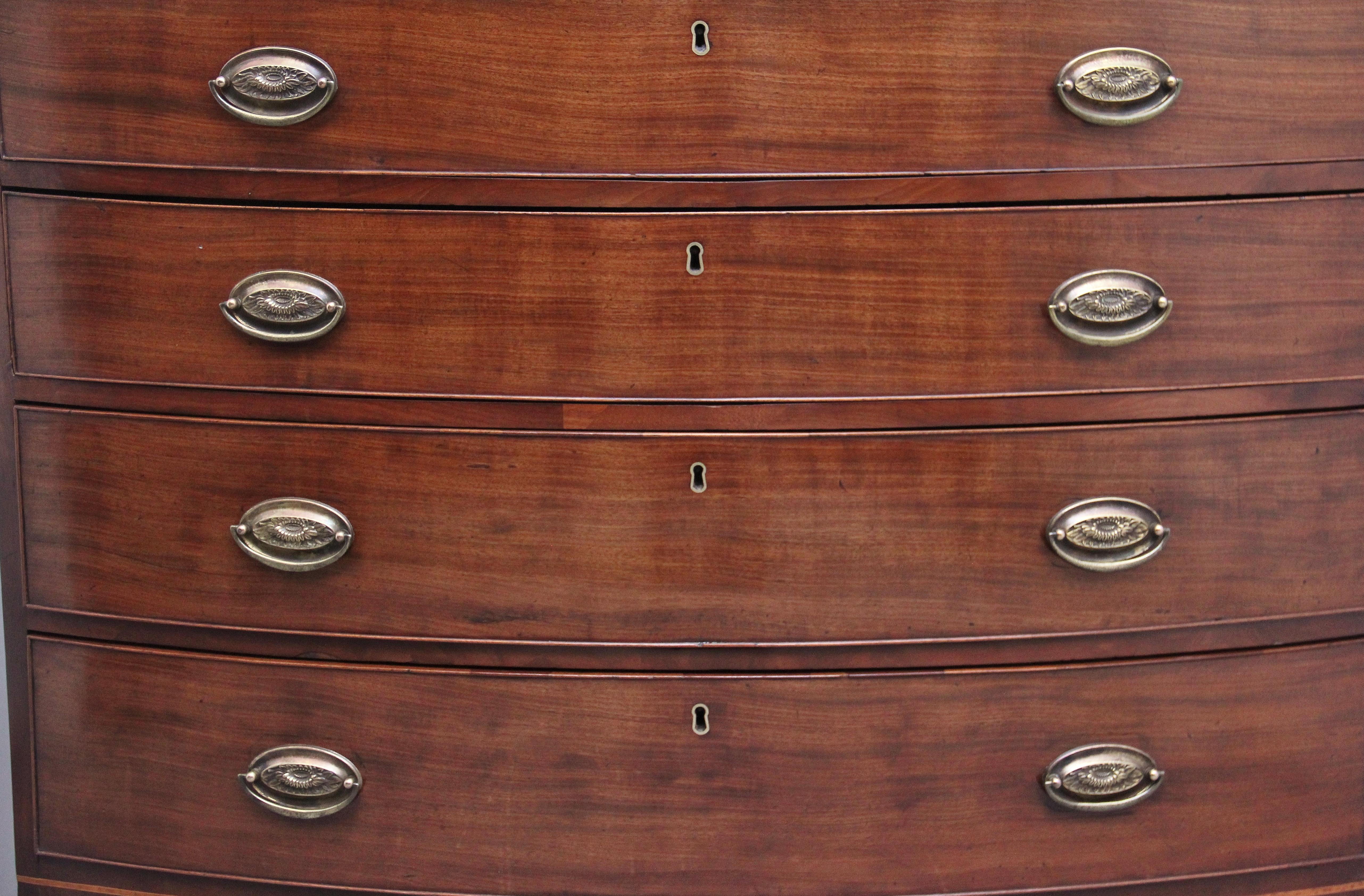 Early 19th Century Mahogany Bowfront Chest of Drawers For Sale 4
