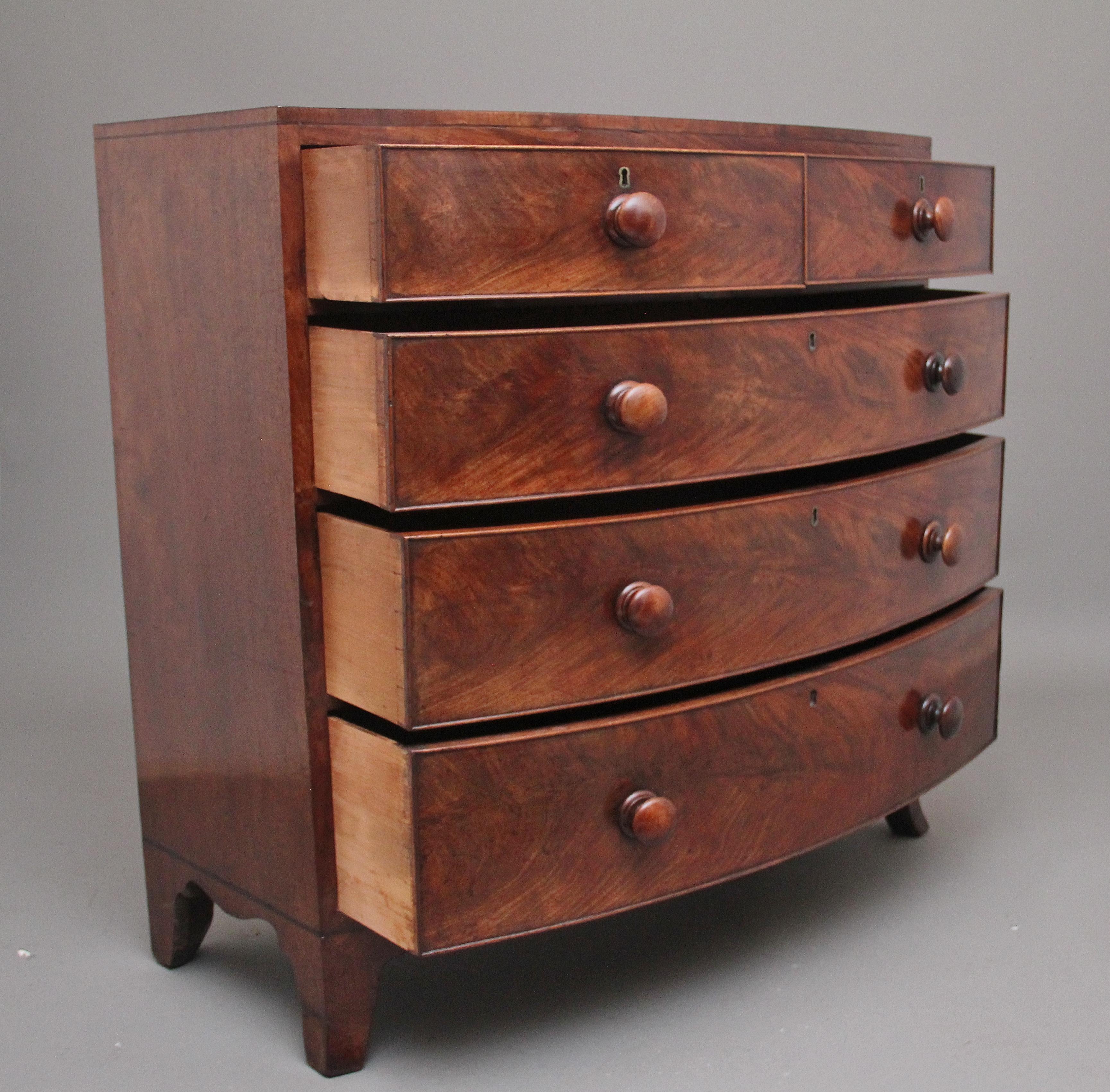 Regency Early 19th Century mahogany bowfront chest of drawers of nice proportions For Sale
