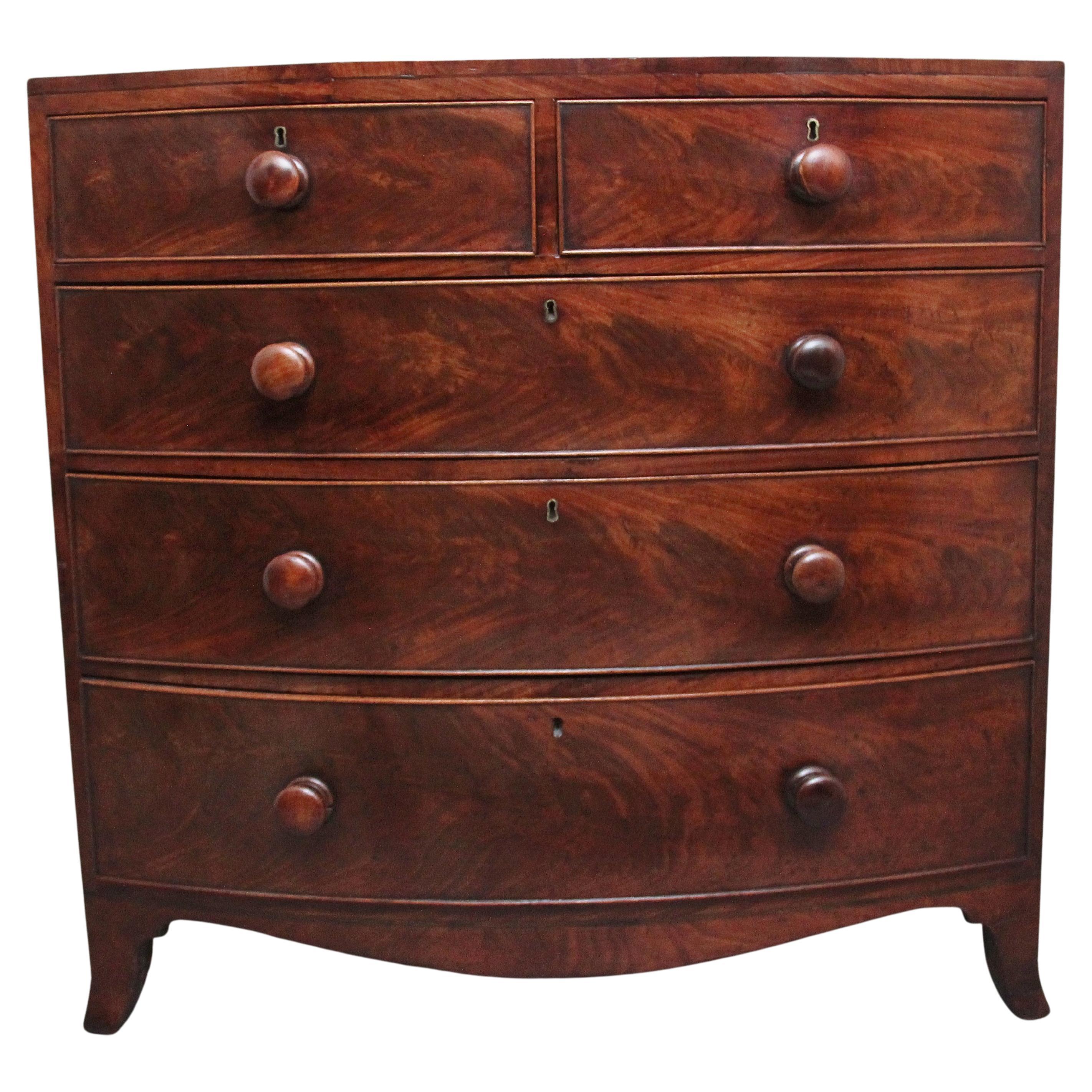 Early 19th Century mahogany bowfront chest of drawers of nice proportions For Sale