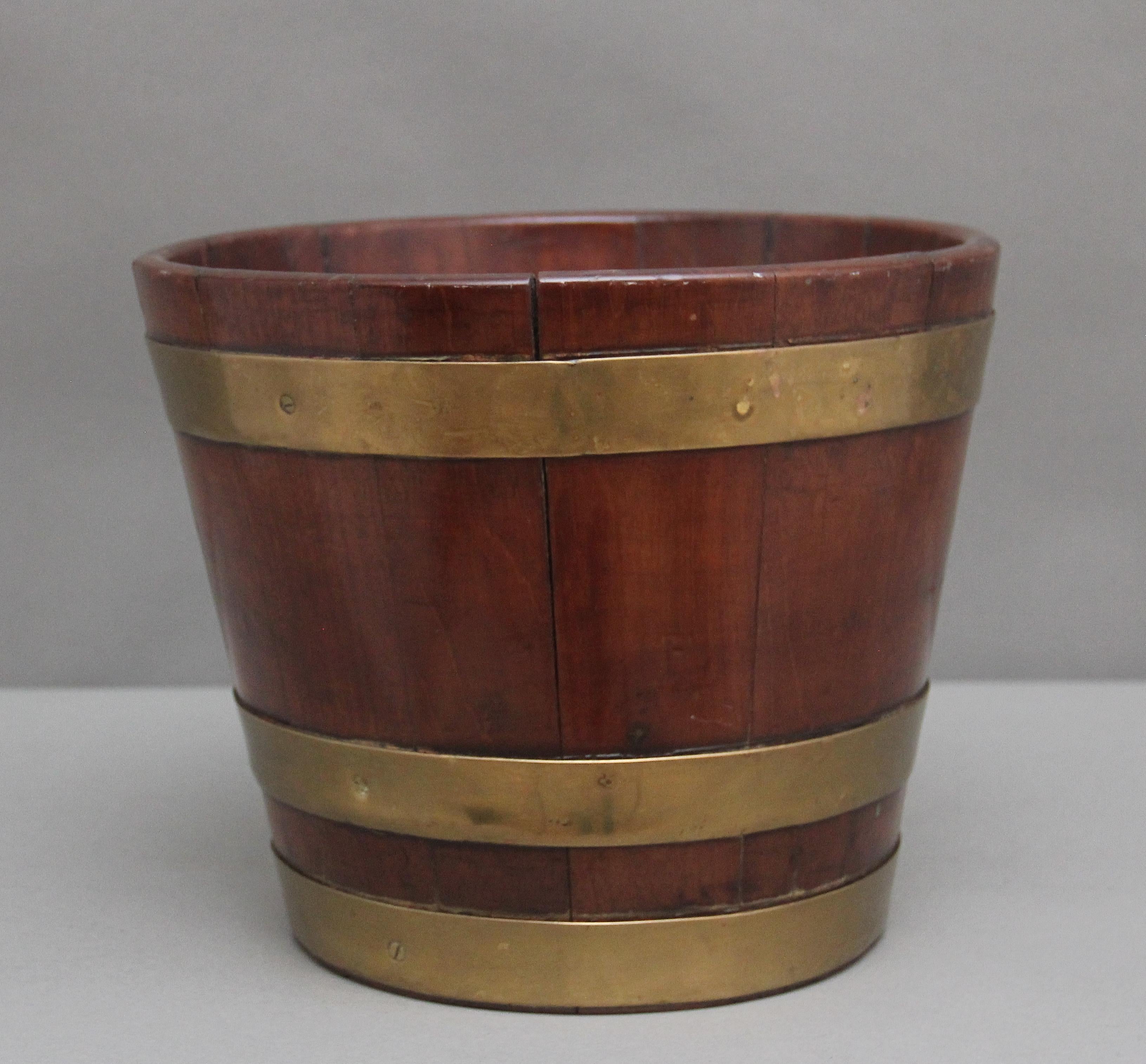 Early 19th Century mahogany brass bound bucket In Good Condition For Sale In Martlesham, GB