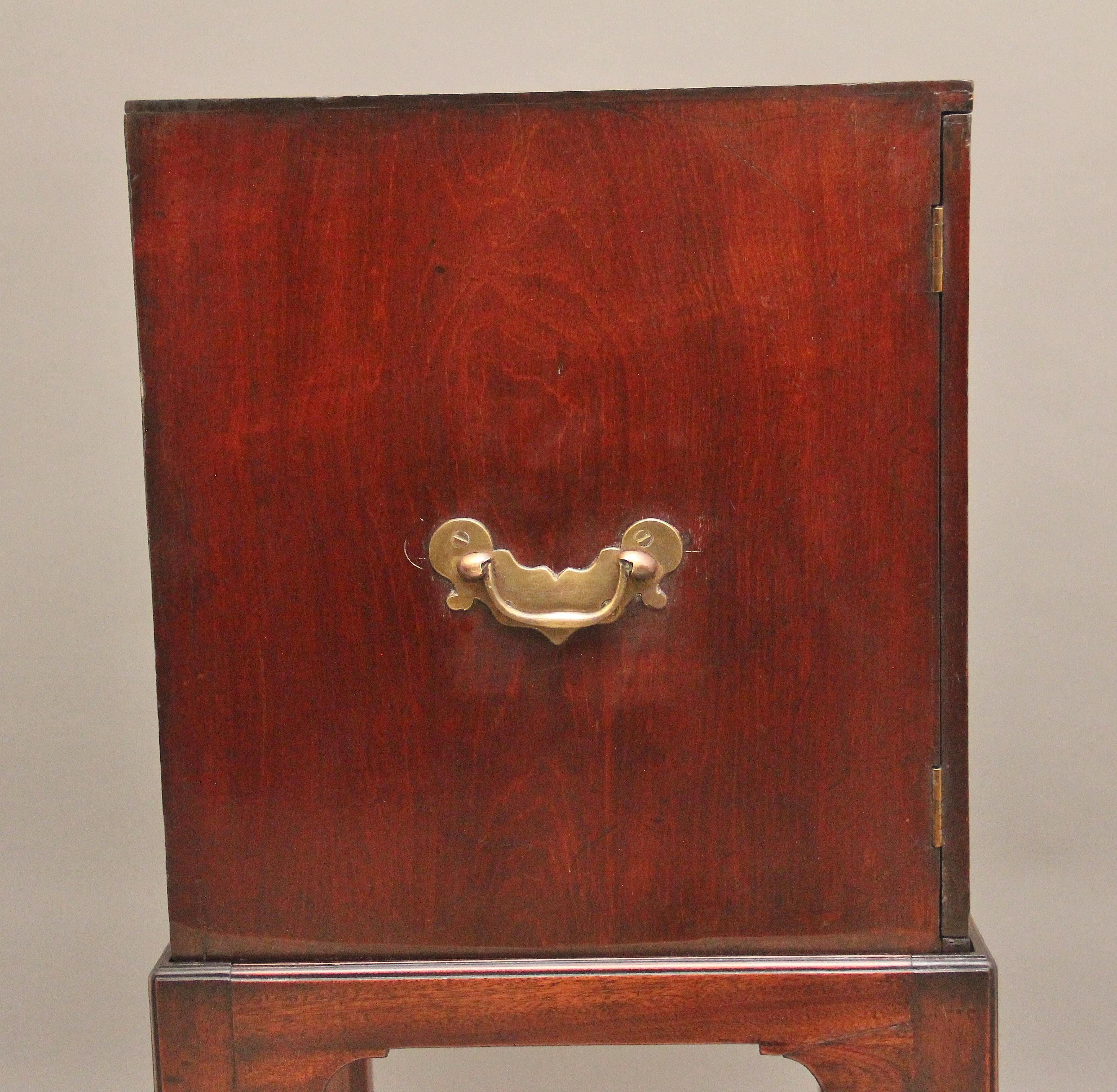 Early 19th Century mahogany cabinet on stand For Sale 4