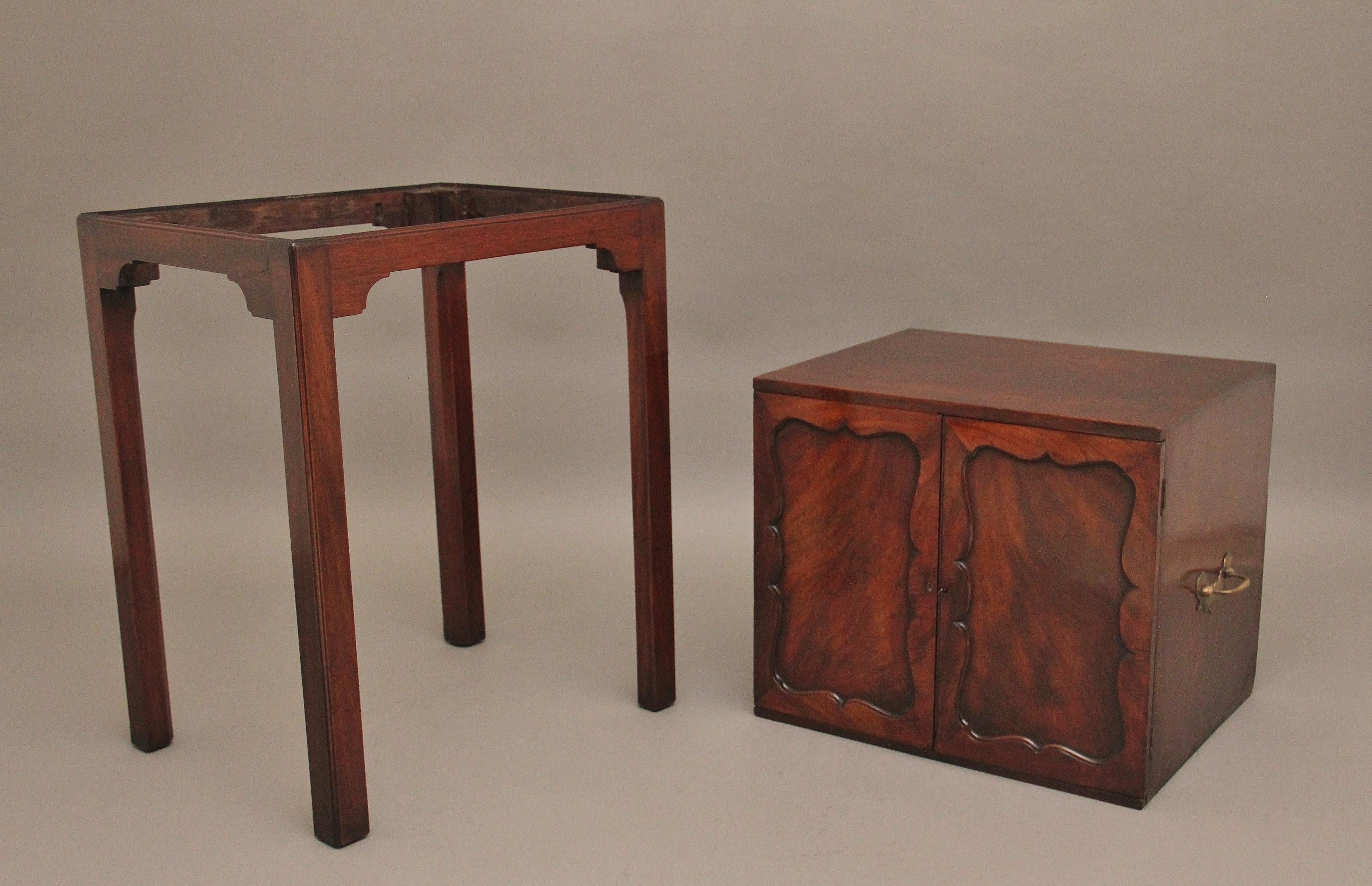 Early 19th Century mahogany cabinet on stand For Sale 6