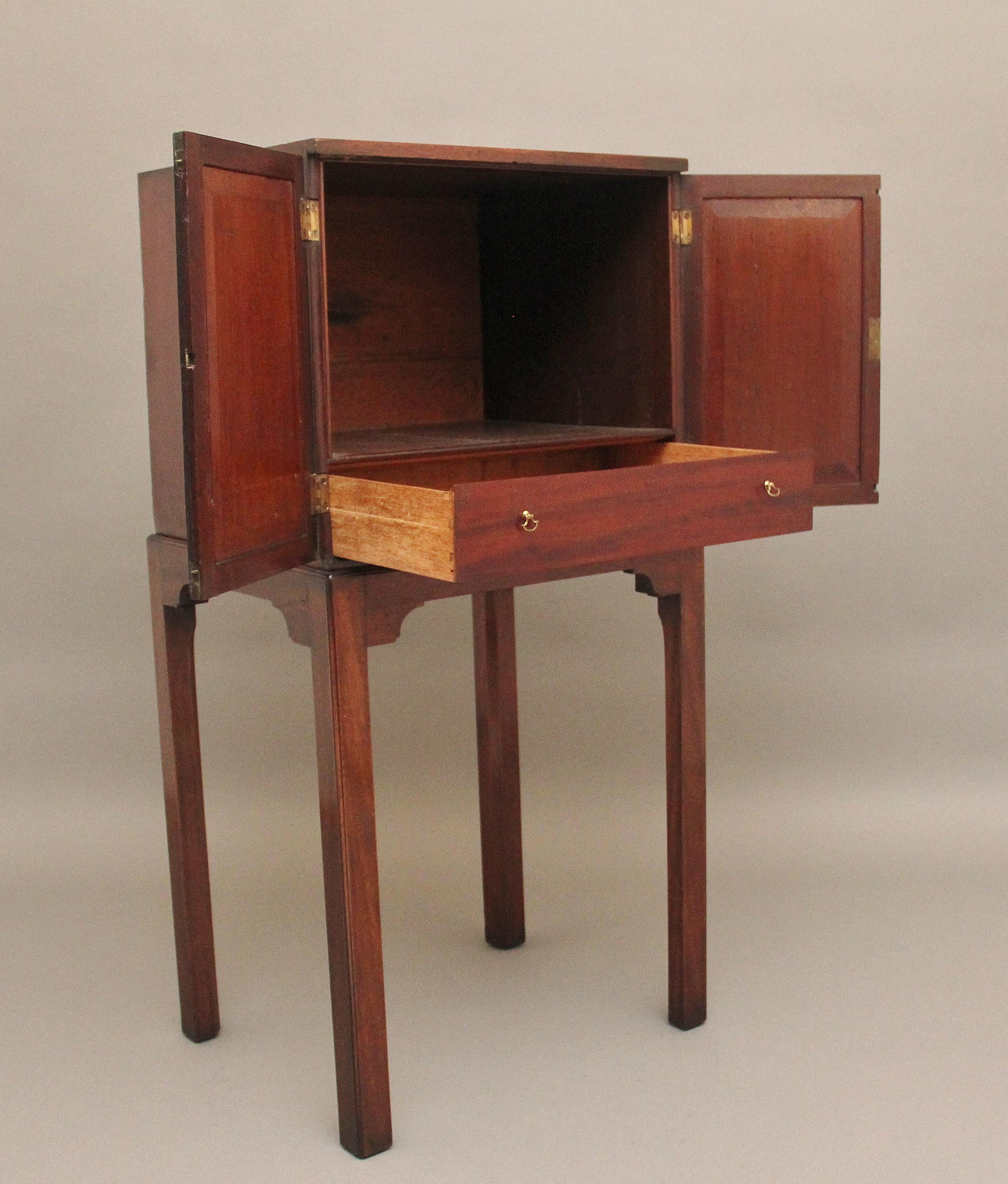 Mahogany Early 19th Century mahogany cabinet on stand For Sale