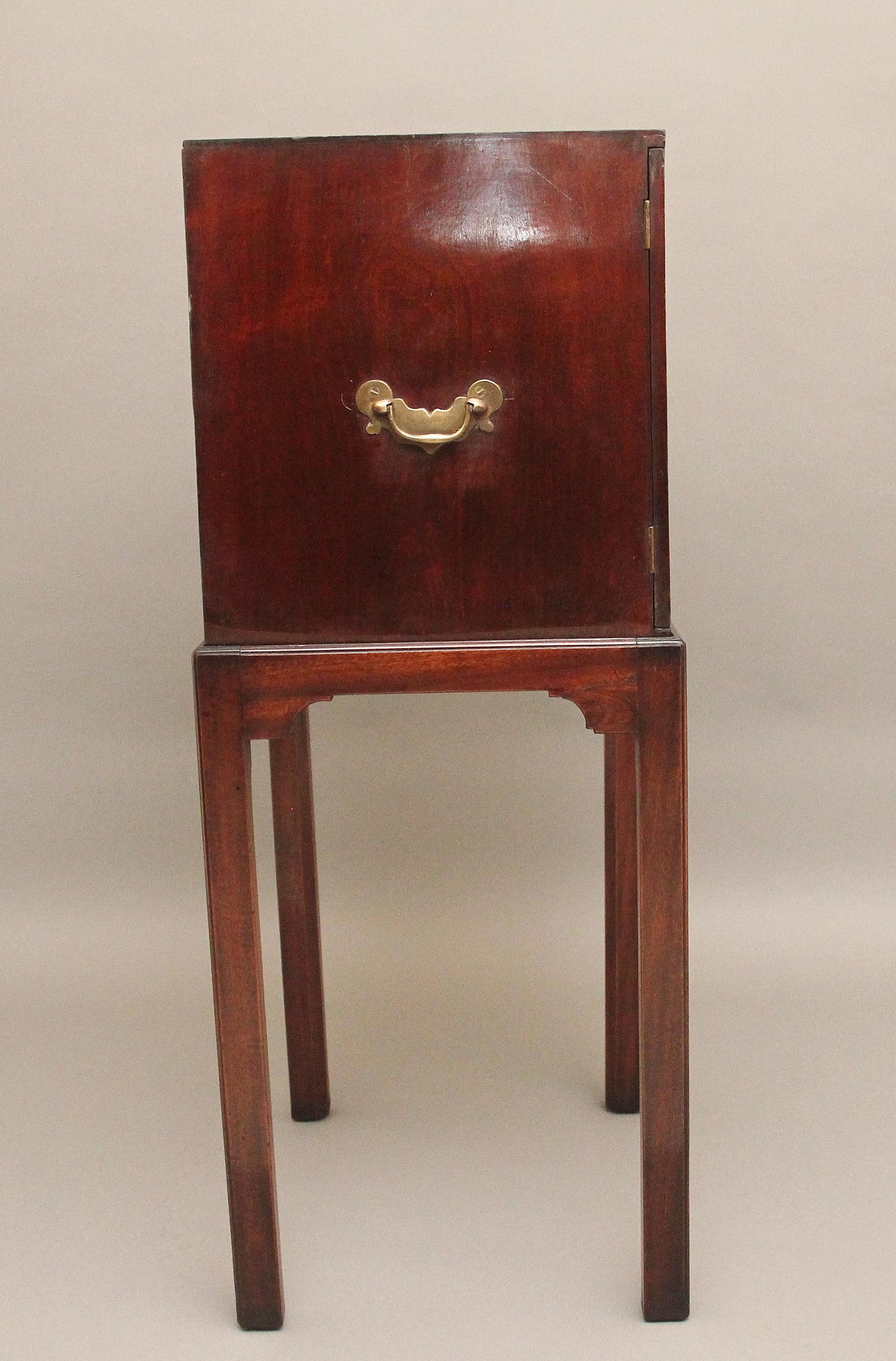 Early 19th Century mahogany cabinet on stand For Sale 1