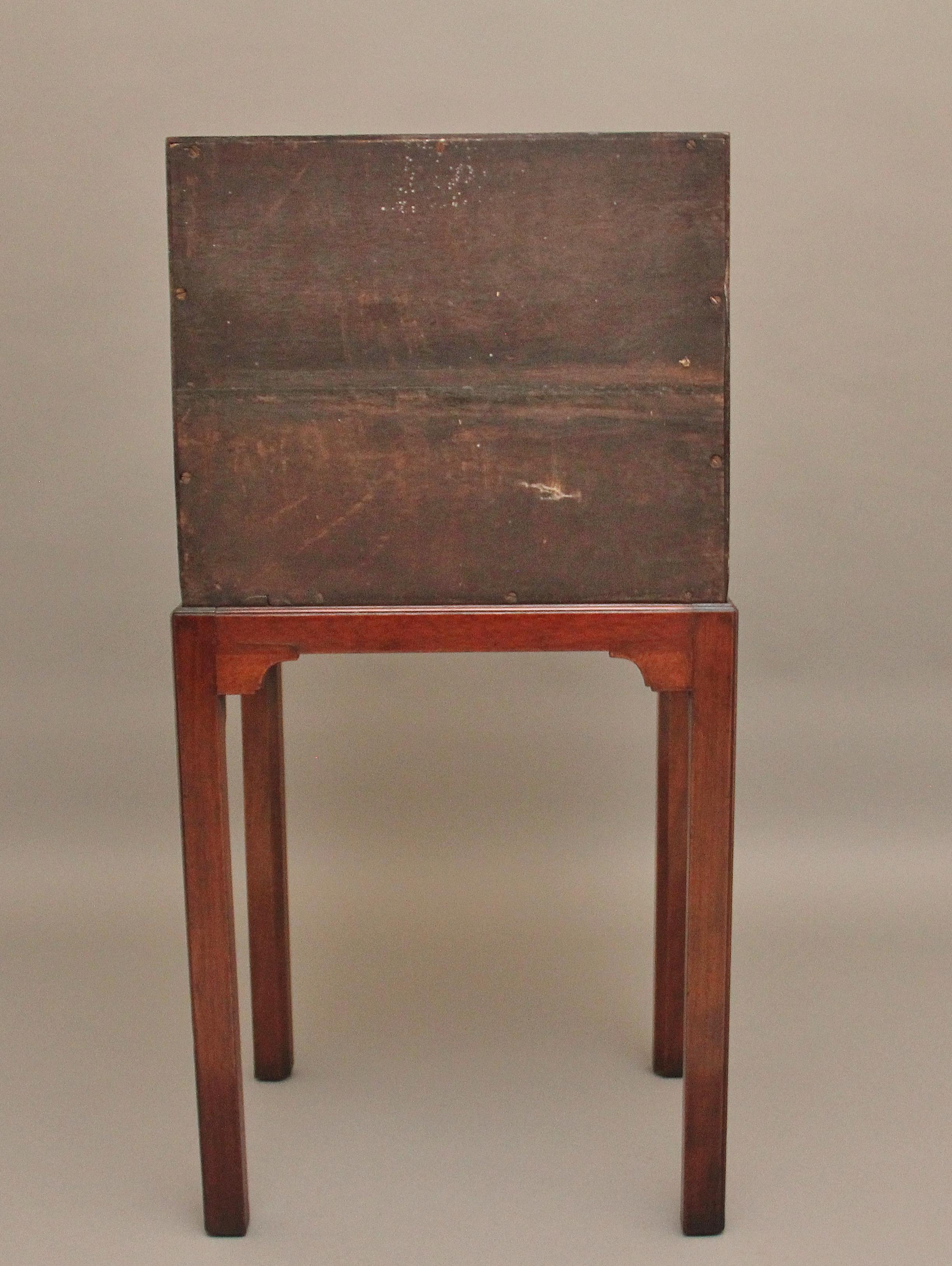 Early 19th Century mahogany cabinet on stand For Sale 2