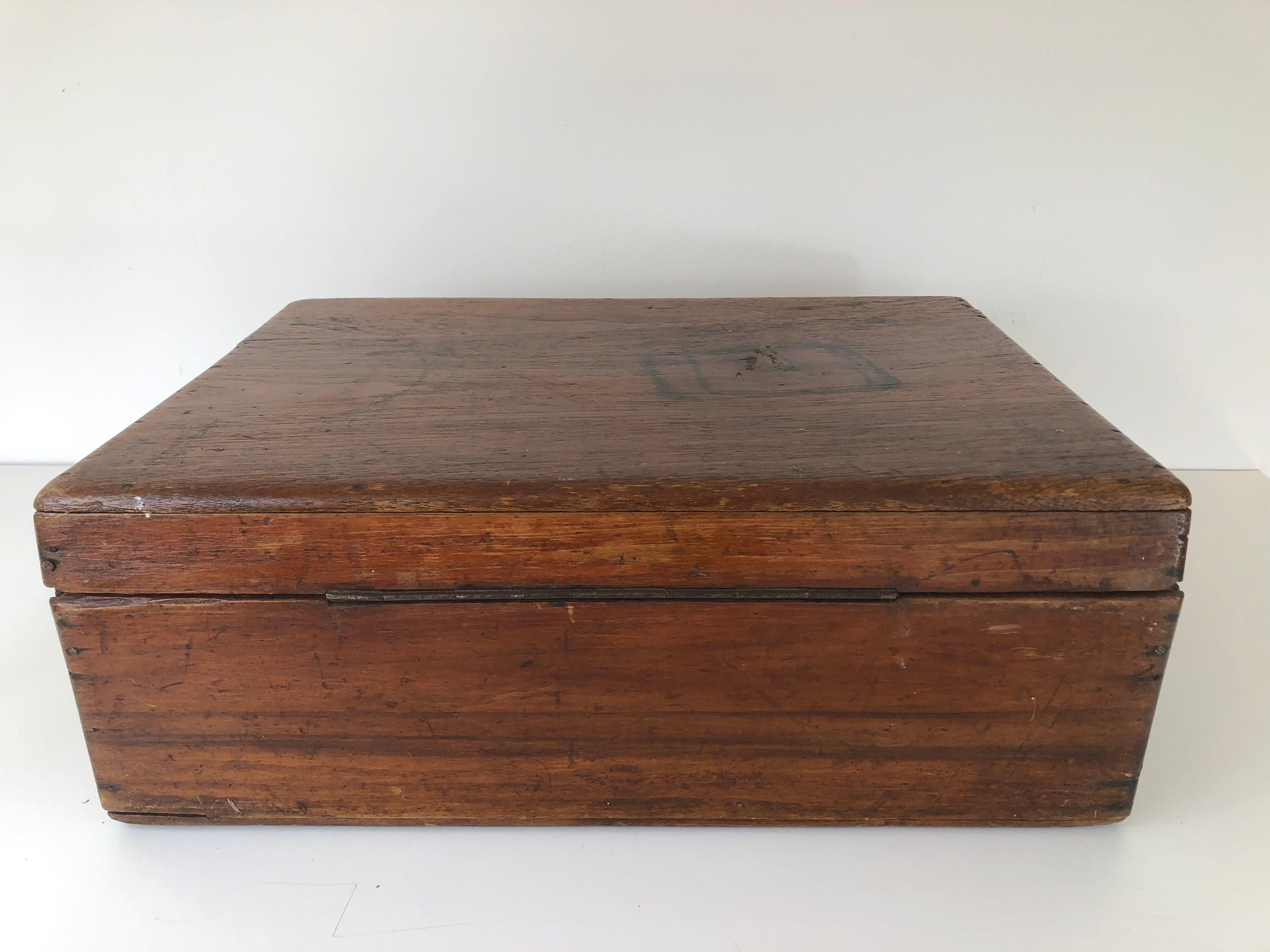 Wood Early 19th Century Mahogany Chest For Sale