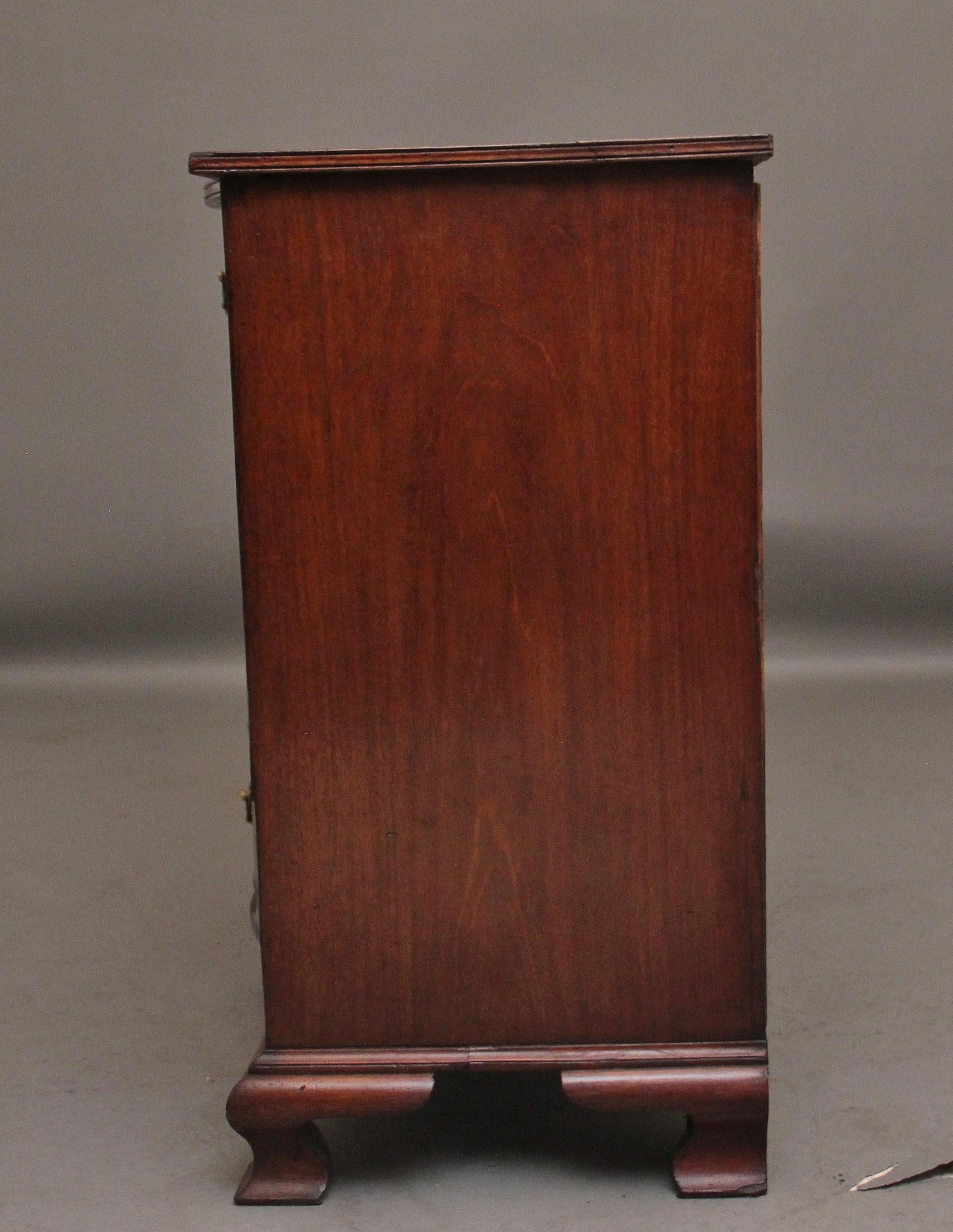 Cassettiera in mogano dell'inizio del XIX secolo in vendita 4