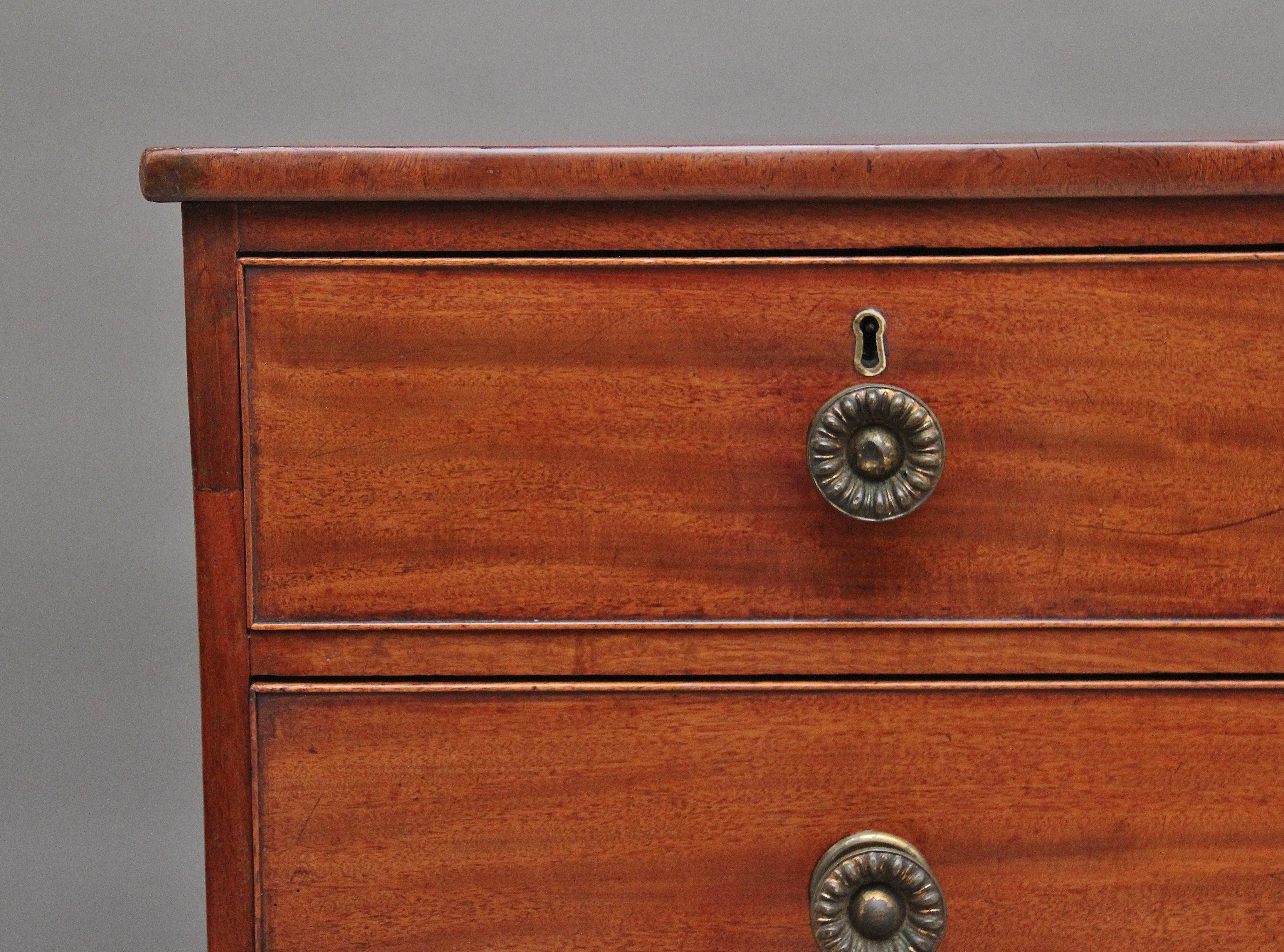 Early 19th century mahogany chest of drawers, having a nice figured top above two short over three long graduated drawers with the original brass turned handles, shaped apron below and standing on splay feet. circa 1830.