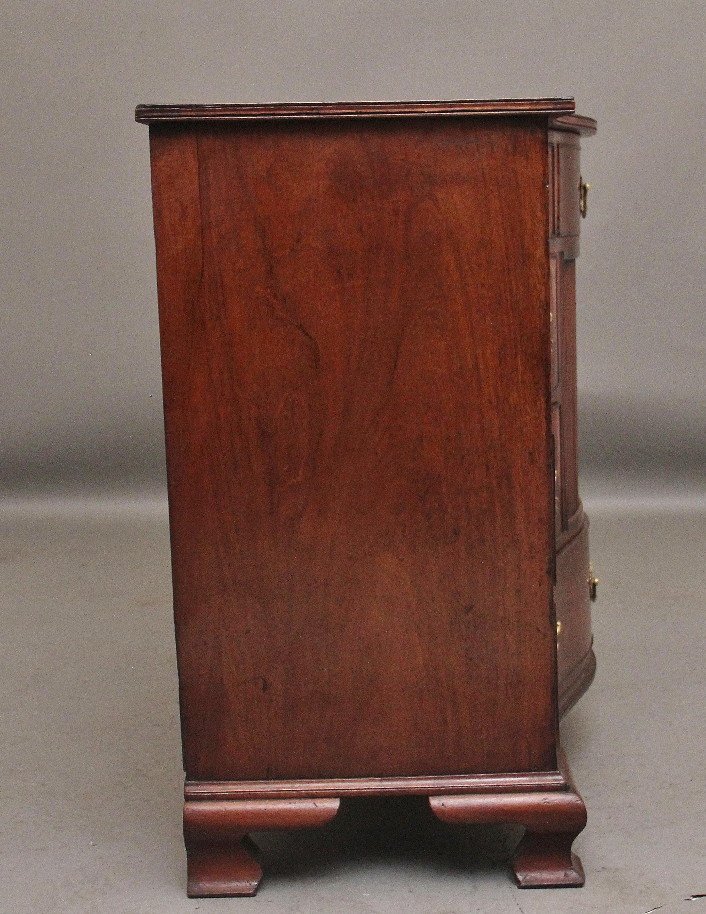 Cassettiera in mogano dell'inizio del XIX secolo in vendita 2