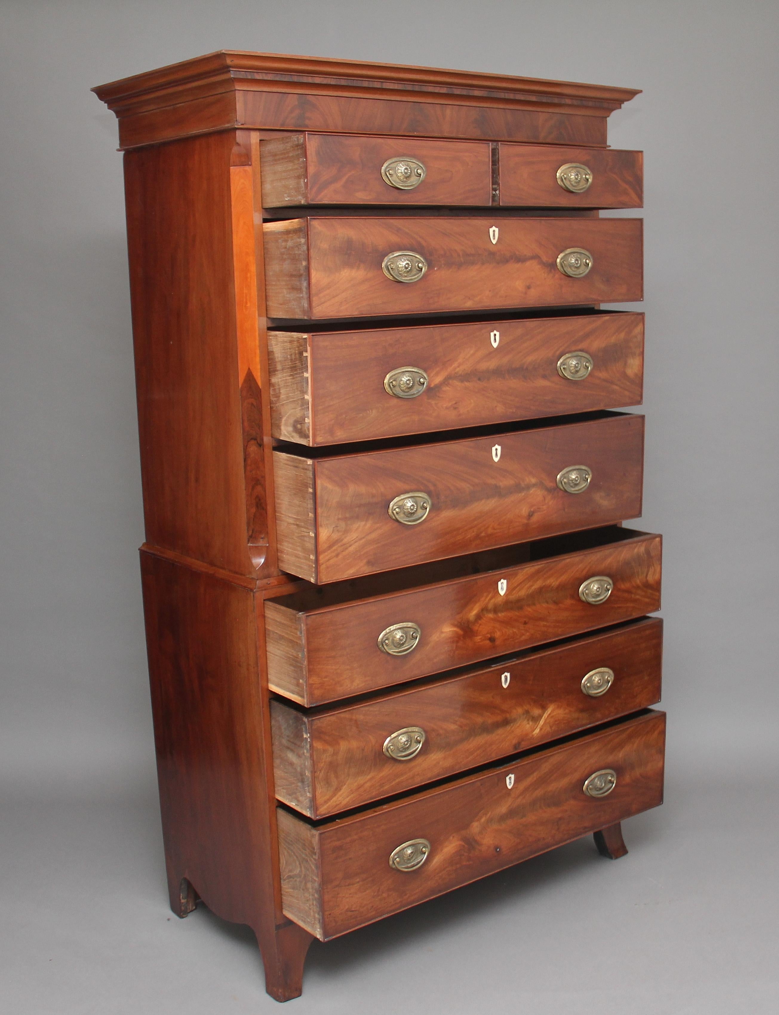 Early 19th Century Mahogany Chest on Chest (Englisch)