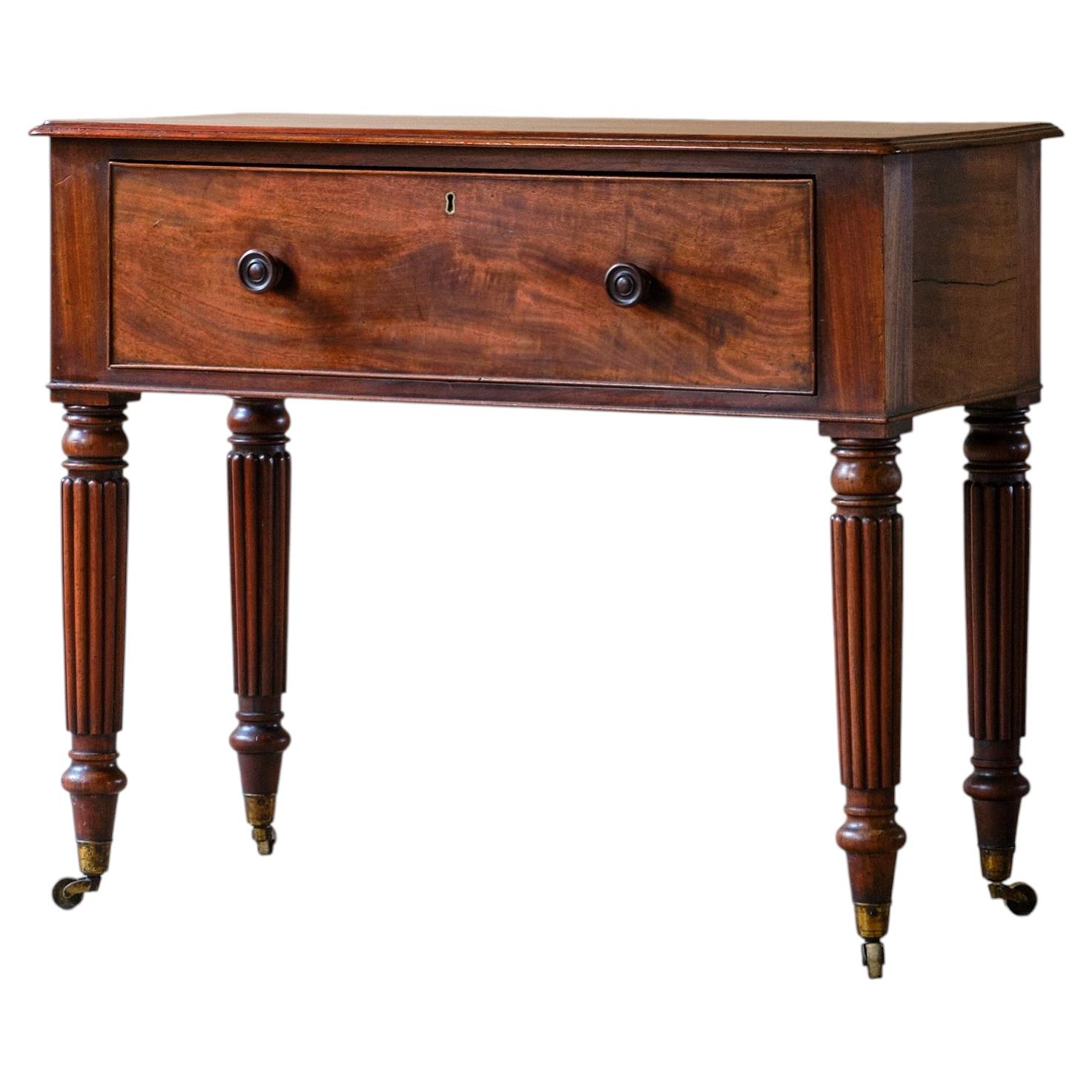19th Century Mahogany Console Table in Gillows Style, Elegant Design For Sale