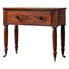 Console du XIXe siècle en acajou, de style Gillows, au design élégant