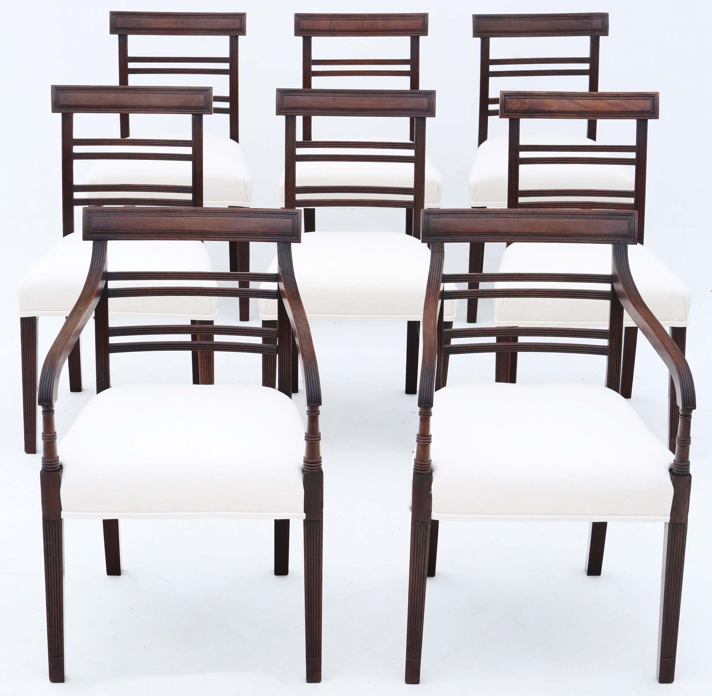 Begeben Sie sich auf eine Reise in die Vergangenheit mit diesem außergewöhnlichen Satz von 8 (6 plus 2) Mahagoni-Esszimmerstühlen aus dem frühen 19. Jahrhundert, die aus der Zeit um 1810 stammen. Diese Stühle sind eine Rarität, denn ihr schlichtes,