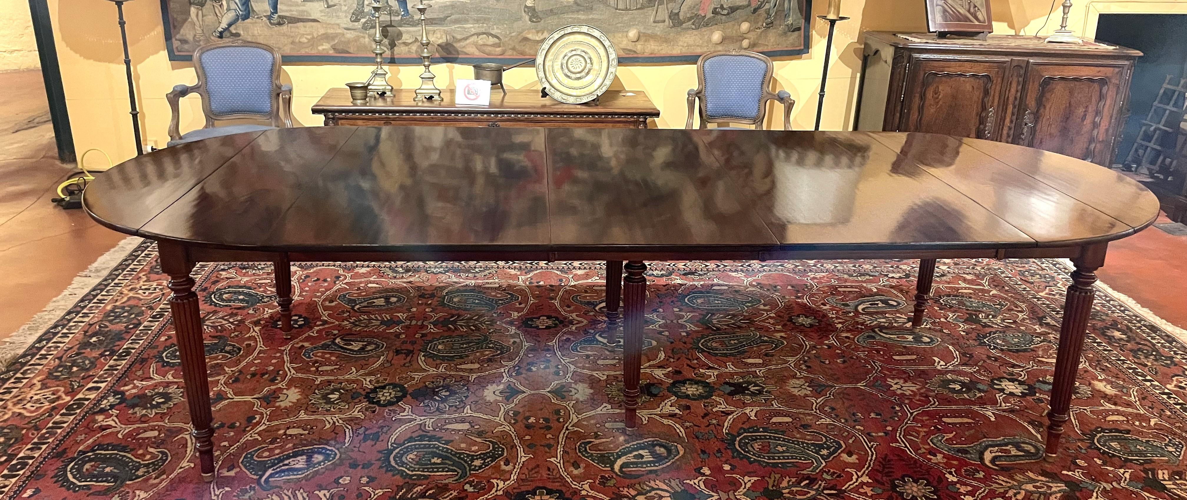 XIXe siècle Table de salle à manger en acajou du début du 19e siècle en vente