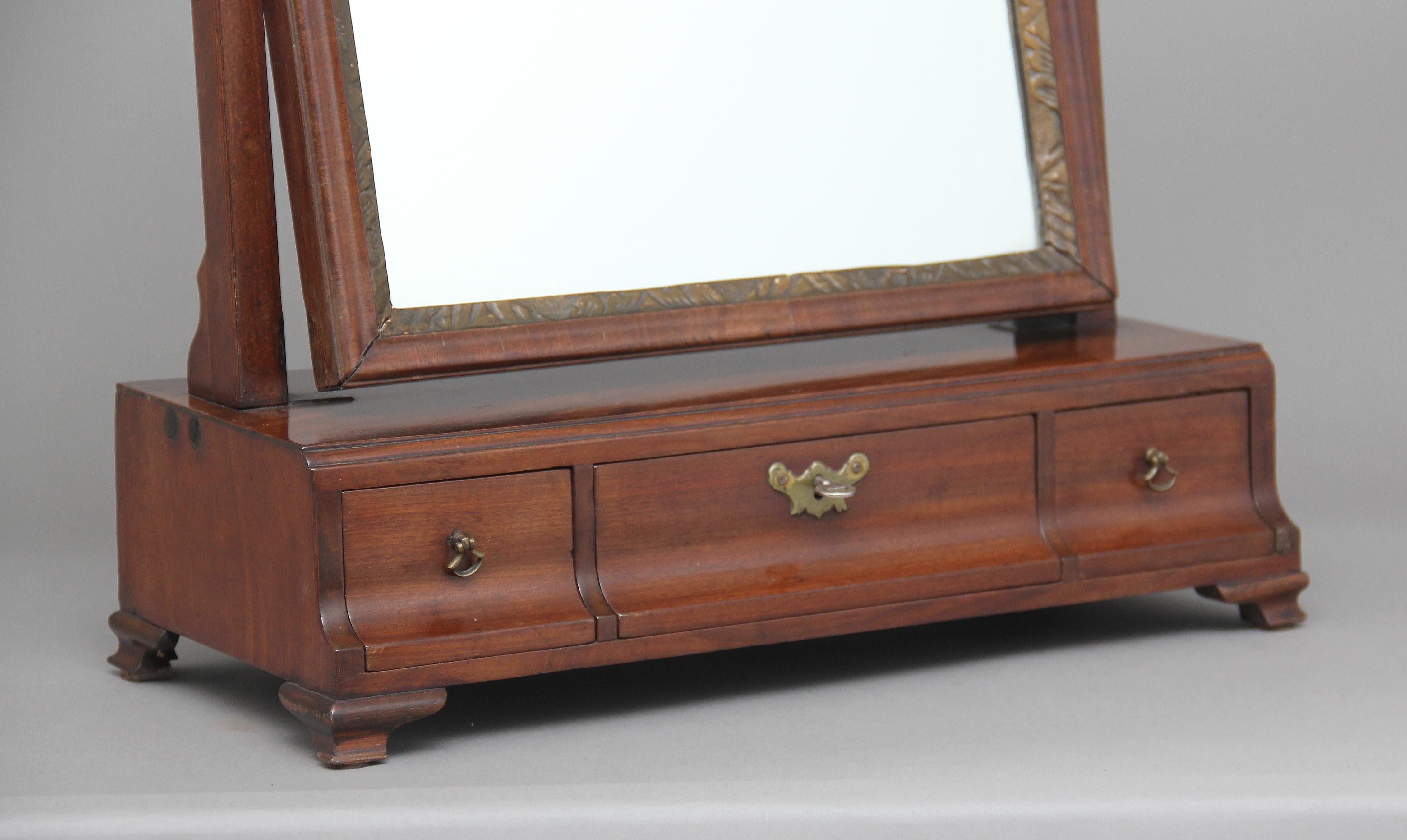 Georgian Early 19th Century Mahogany Dressing Table For Sale