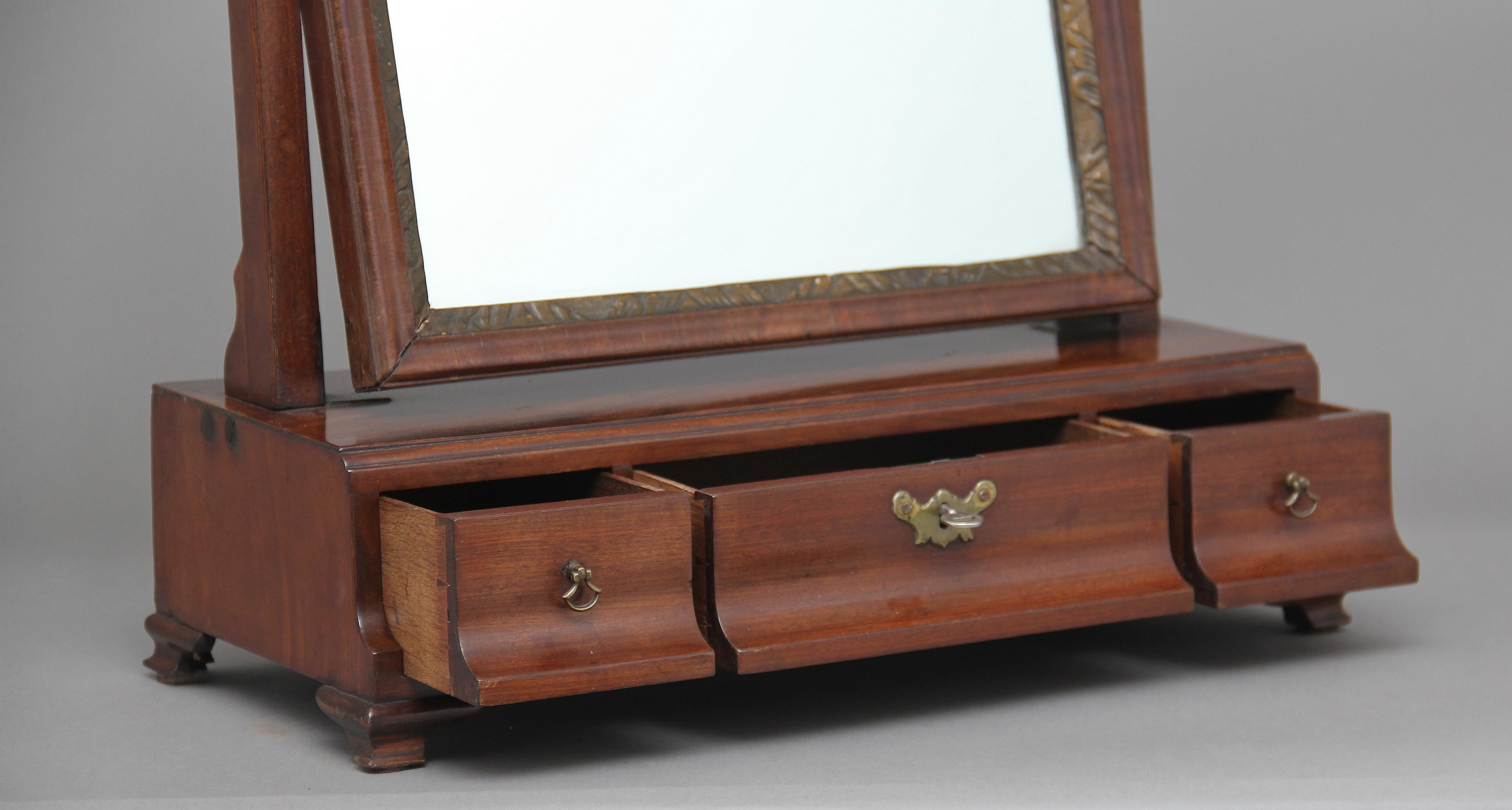 English Early 19th Century Mahogany Dressing Table For Sale
