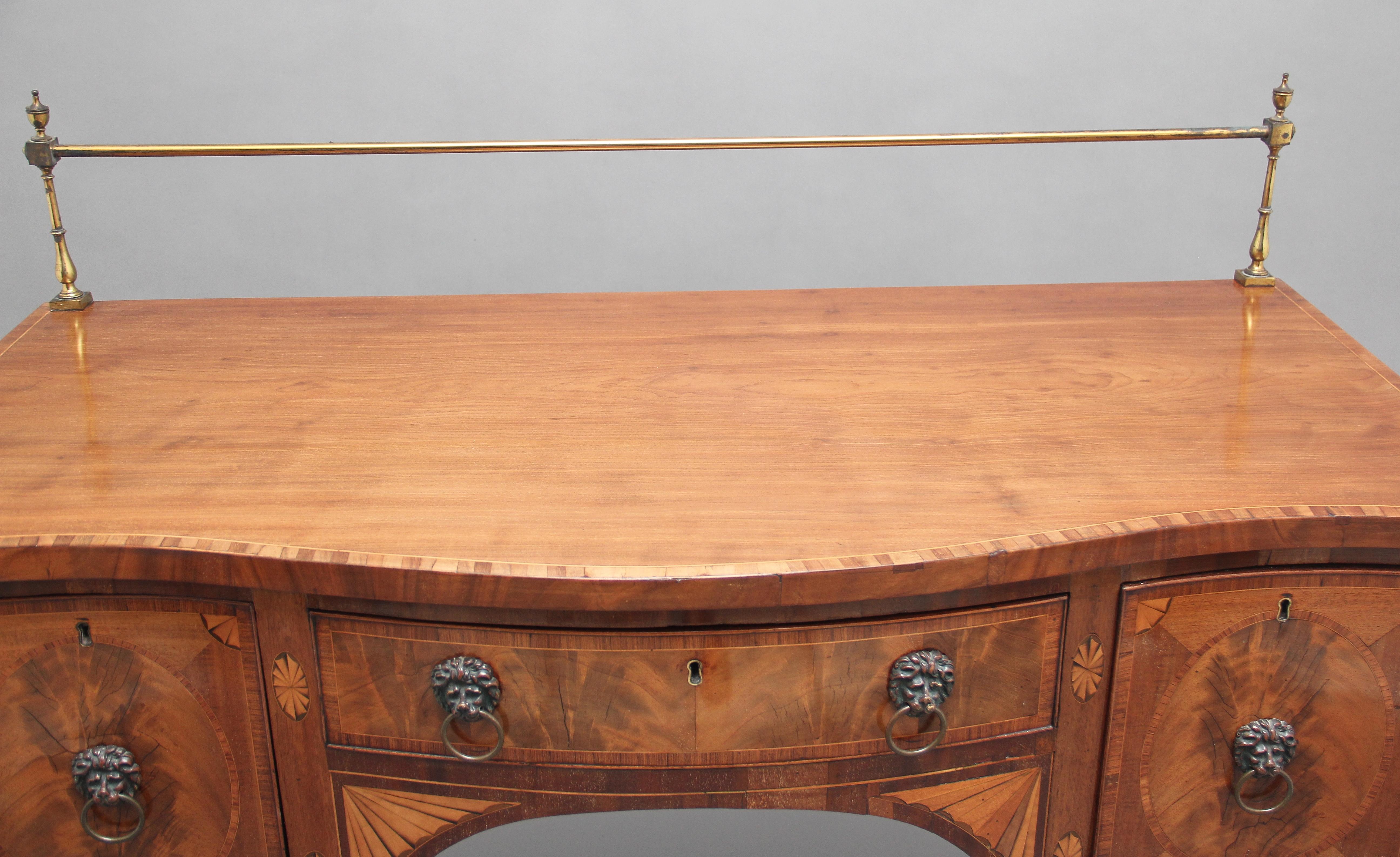 Early 19th Century Mahogany Inlaid Serpentine Sideboard For Sale 8
