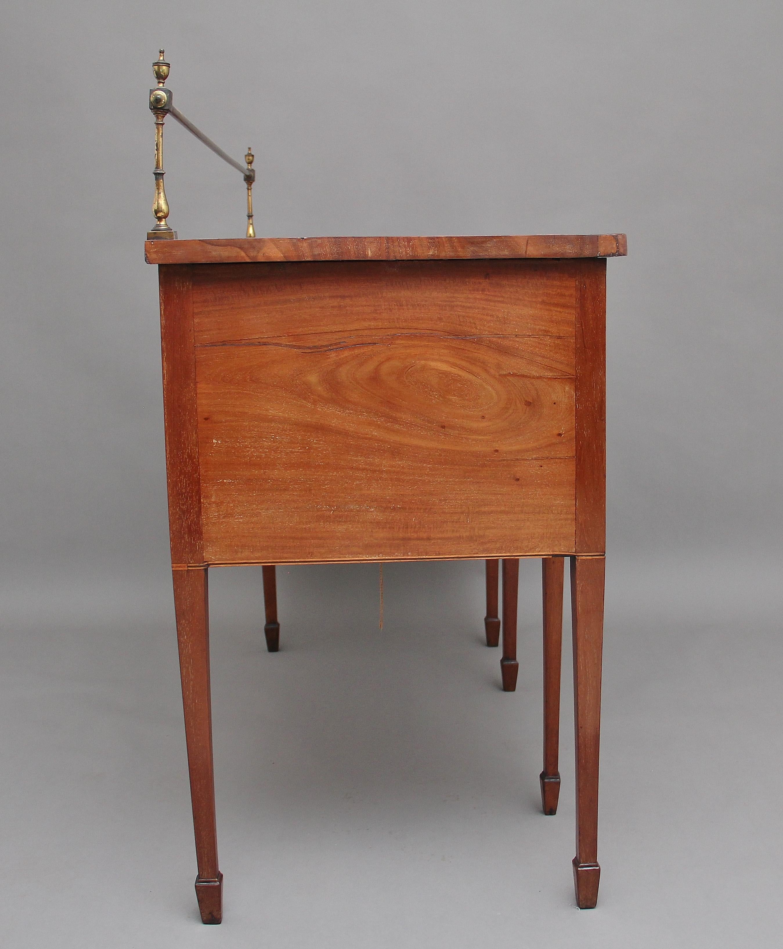 Georgian Early 19th Century Mahogany Inlaid Serpentine Sideboard For Sale