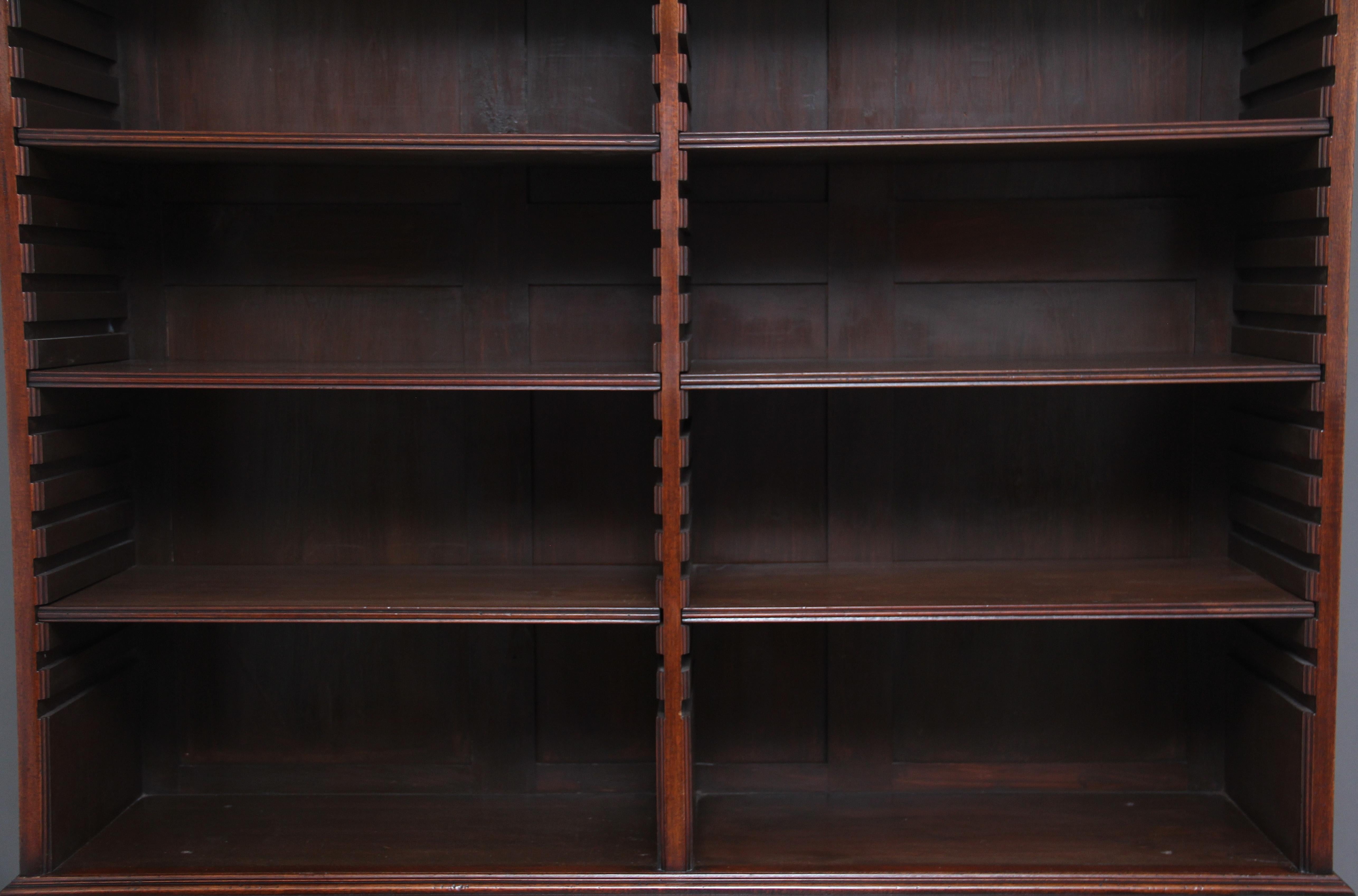 Early 19th Century Mahogany Open Bookcase In Good Condition In Martlesham, GB