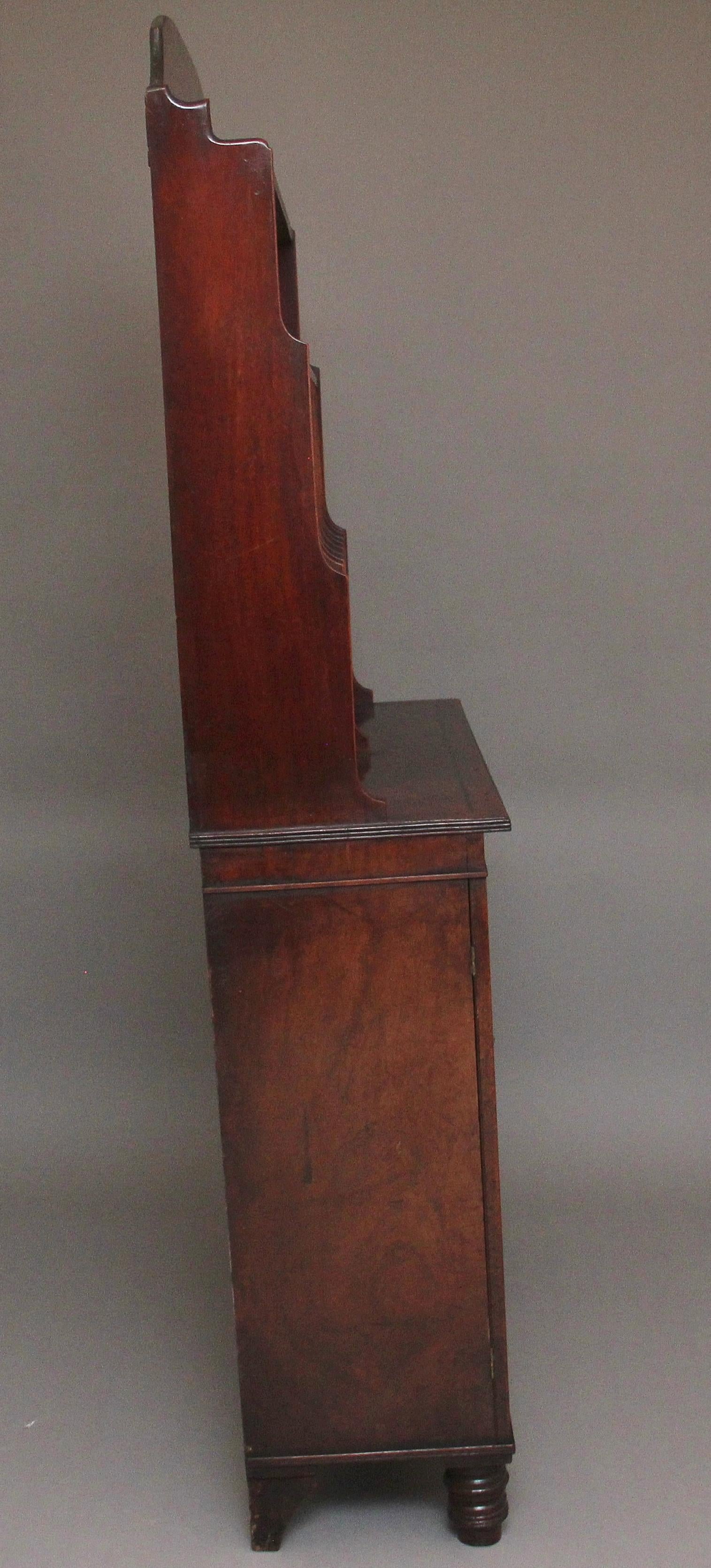 Mahagoni-Schrank mit offener Platte aus dem frühen 19. Jahrhundert im Angebot 5