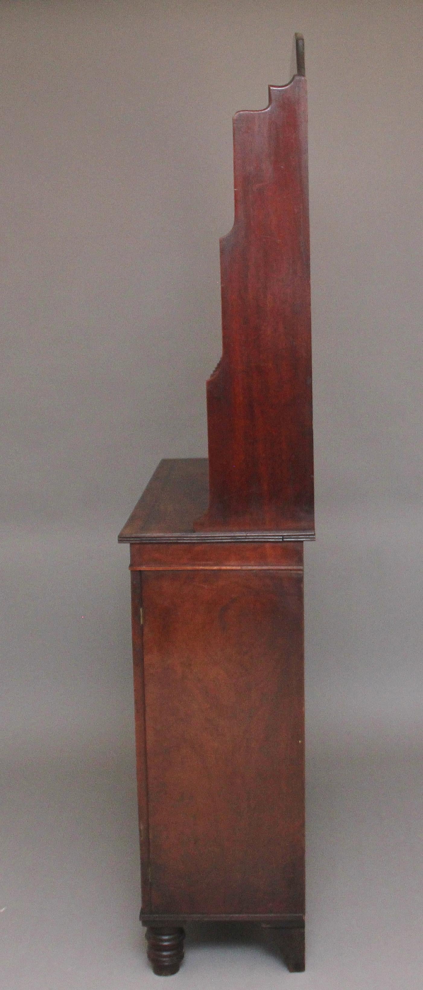 Meuble de rangement du début du XIXe siècle en acajou avec dessus ouvert en vente 5