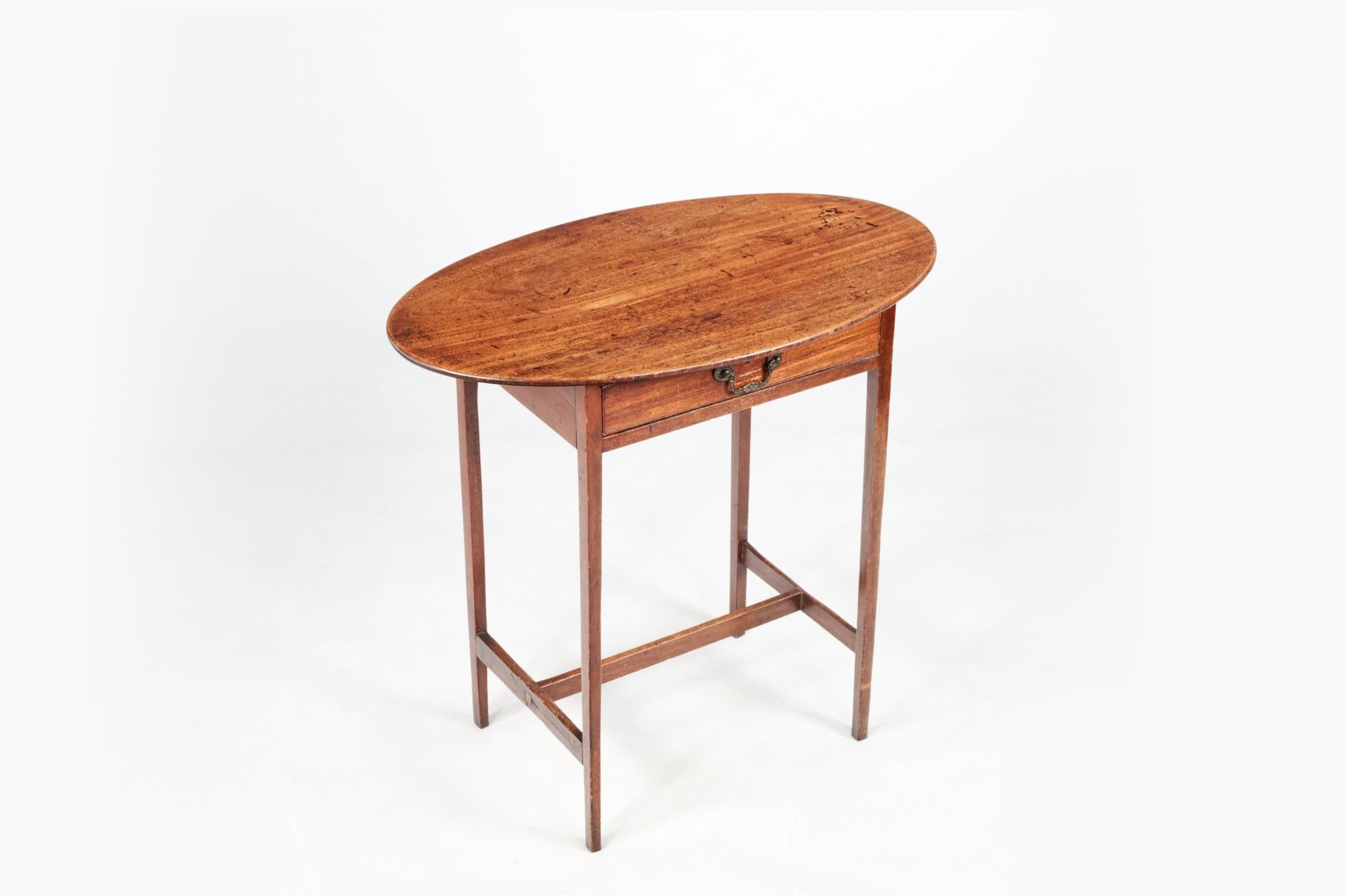 George III Early 19th Century Mahogany Oval-Topped Occasional Table For Sale