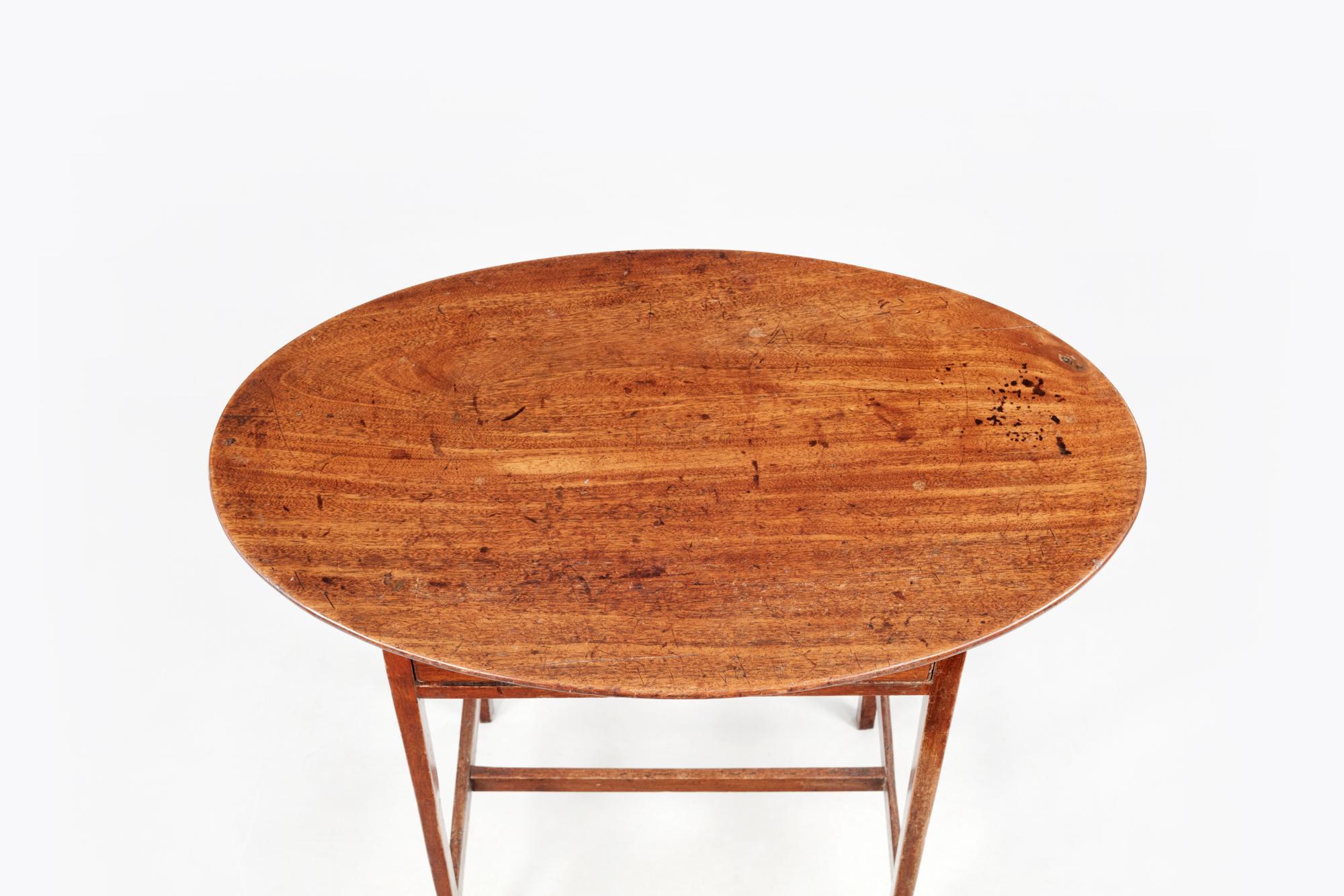 Irish Early 19th Century Mahogany Oval-Topped Occasional Table For Sale