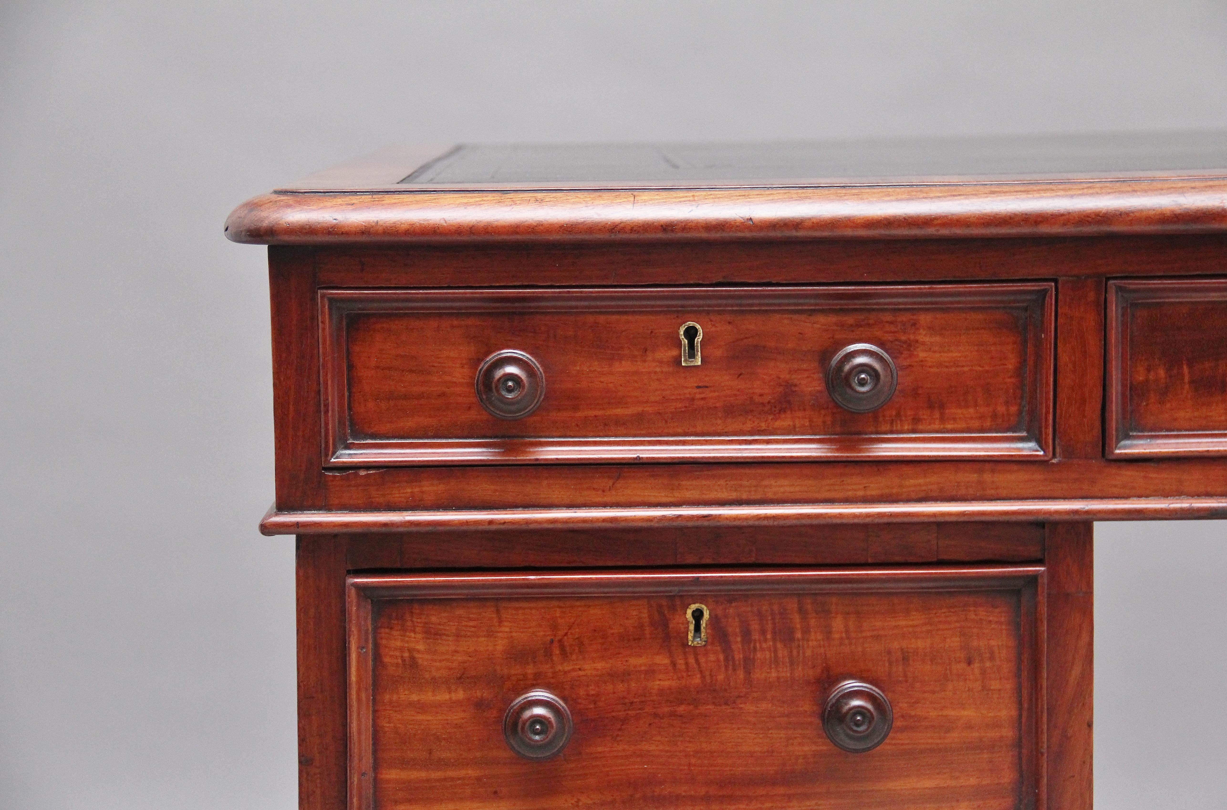 Early 19th Century Mahogany Pedestal Desk 4