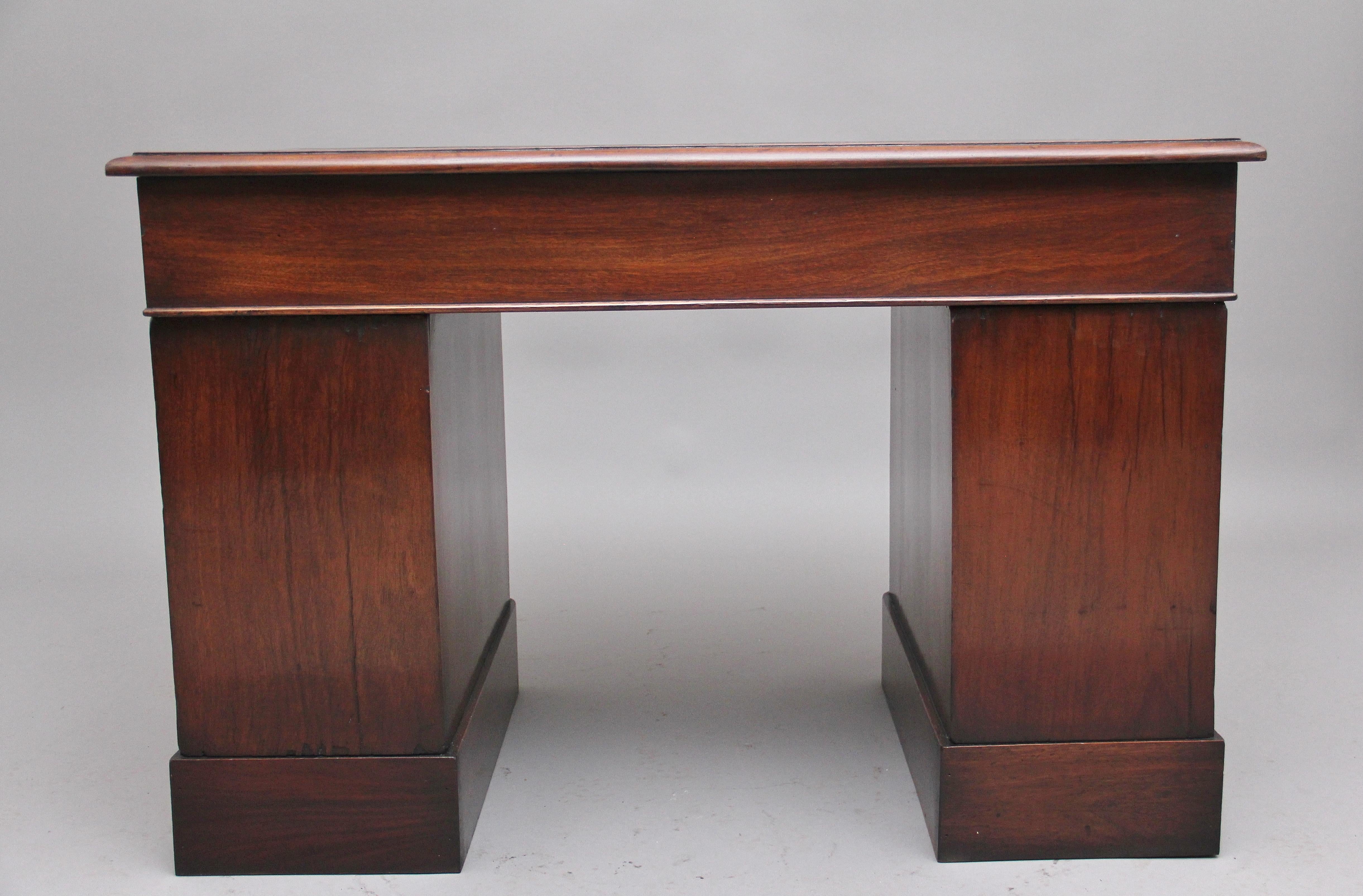 Early 19th Century Mahogany Pedestal Desk In Good Condition For Sale In Martlesham, GB