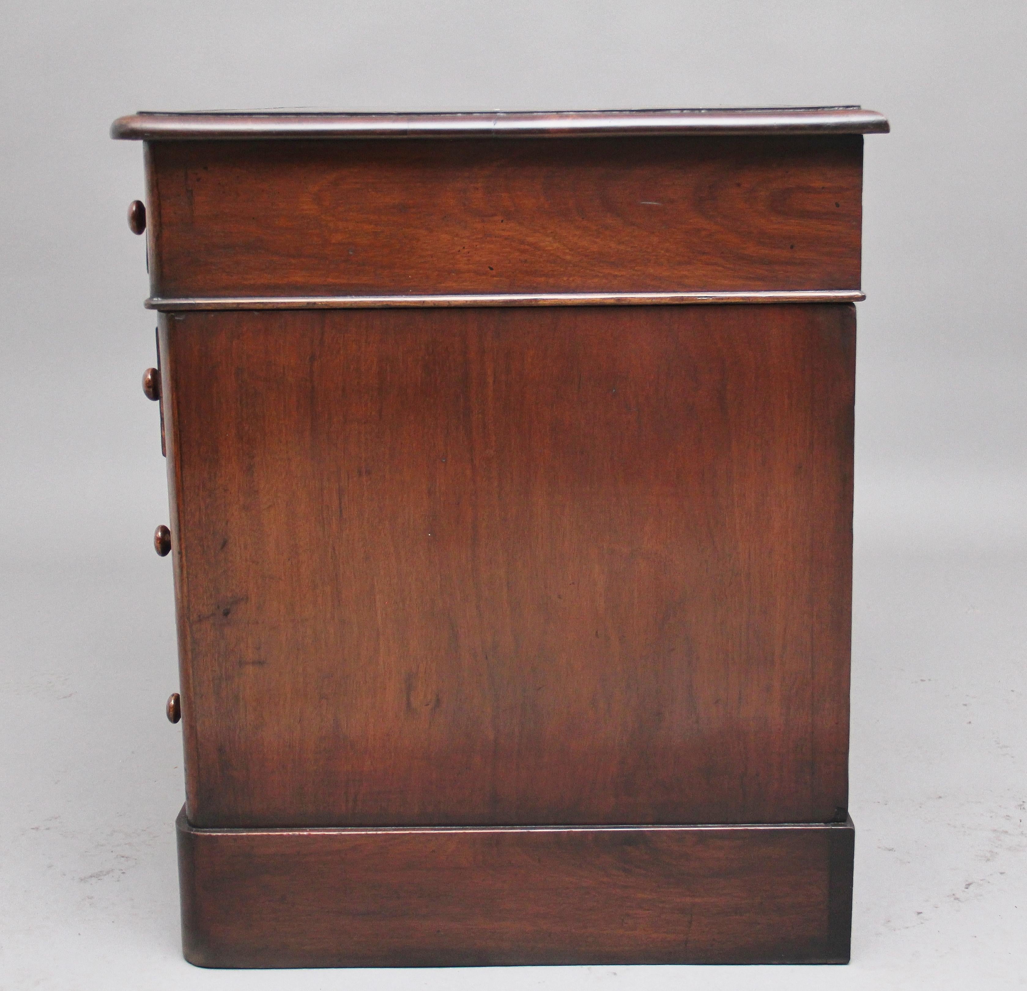 Mid-19th Century Early 19th Century Mahogany Pedestal Desk For Sale