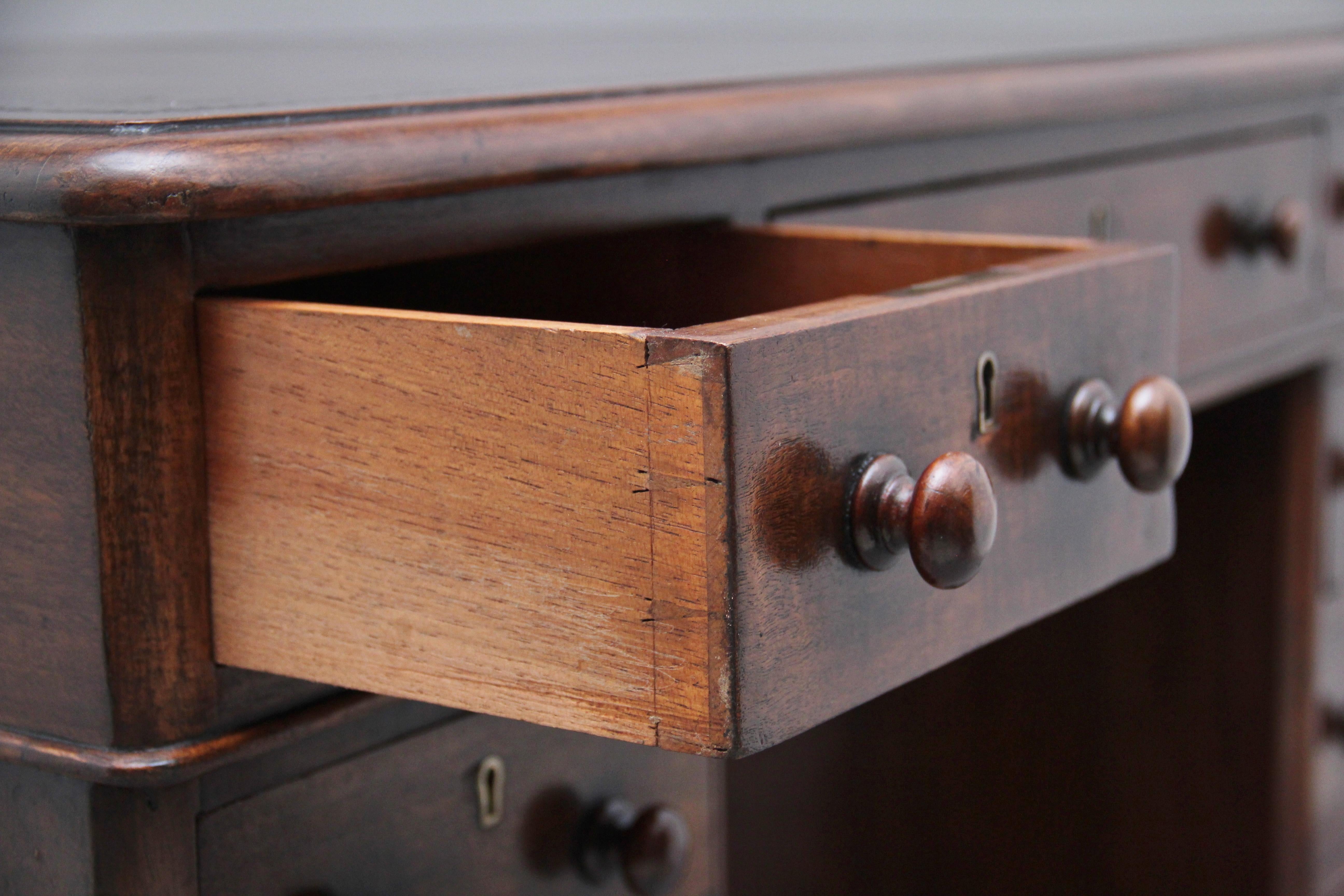 Early 19th Century Mahogany Pedestal Desk For Sale 2