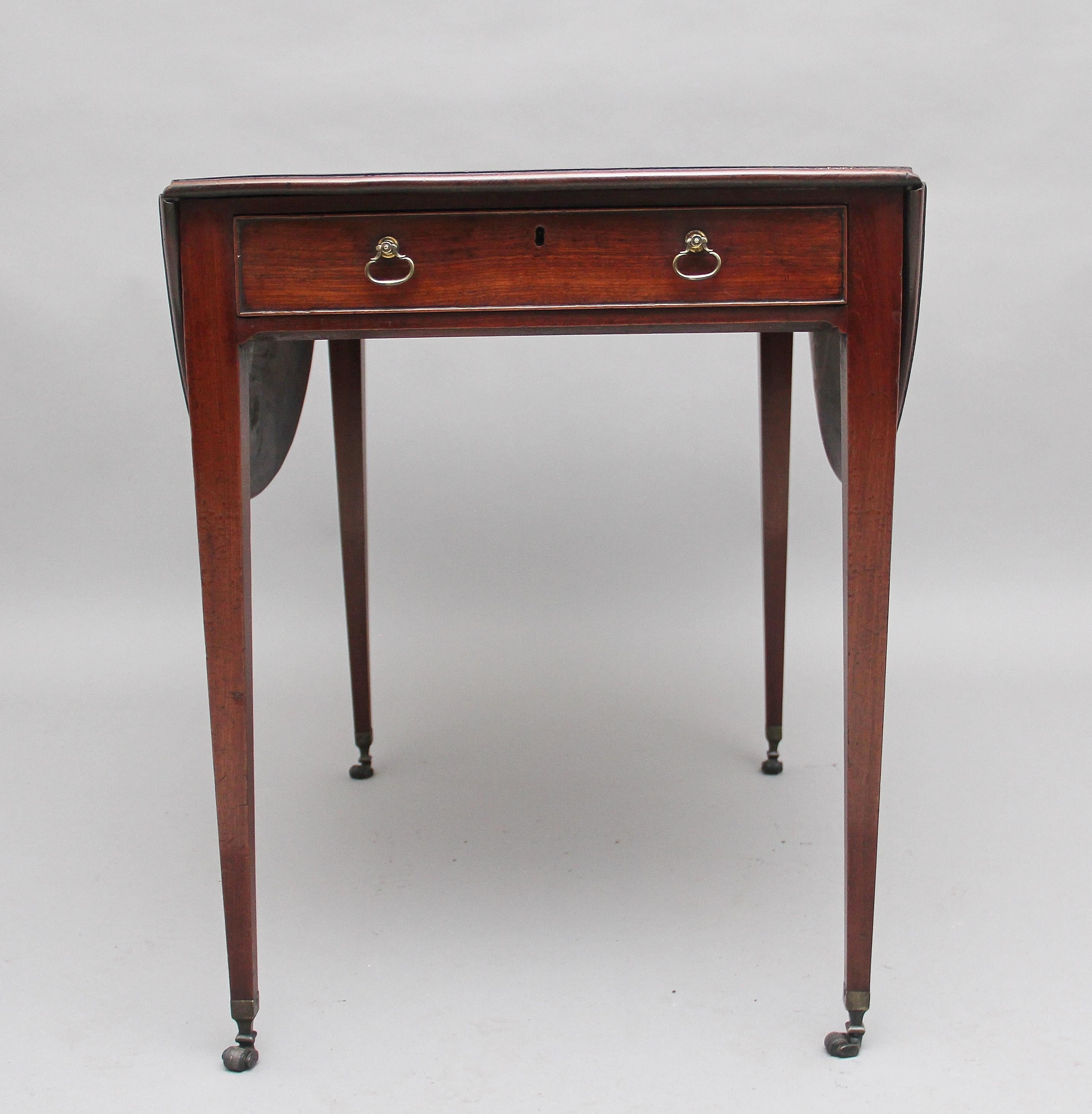 Georgian Early 19th Century Mahogany Pembroke Table For Sale