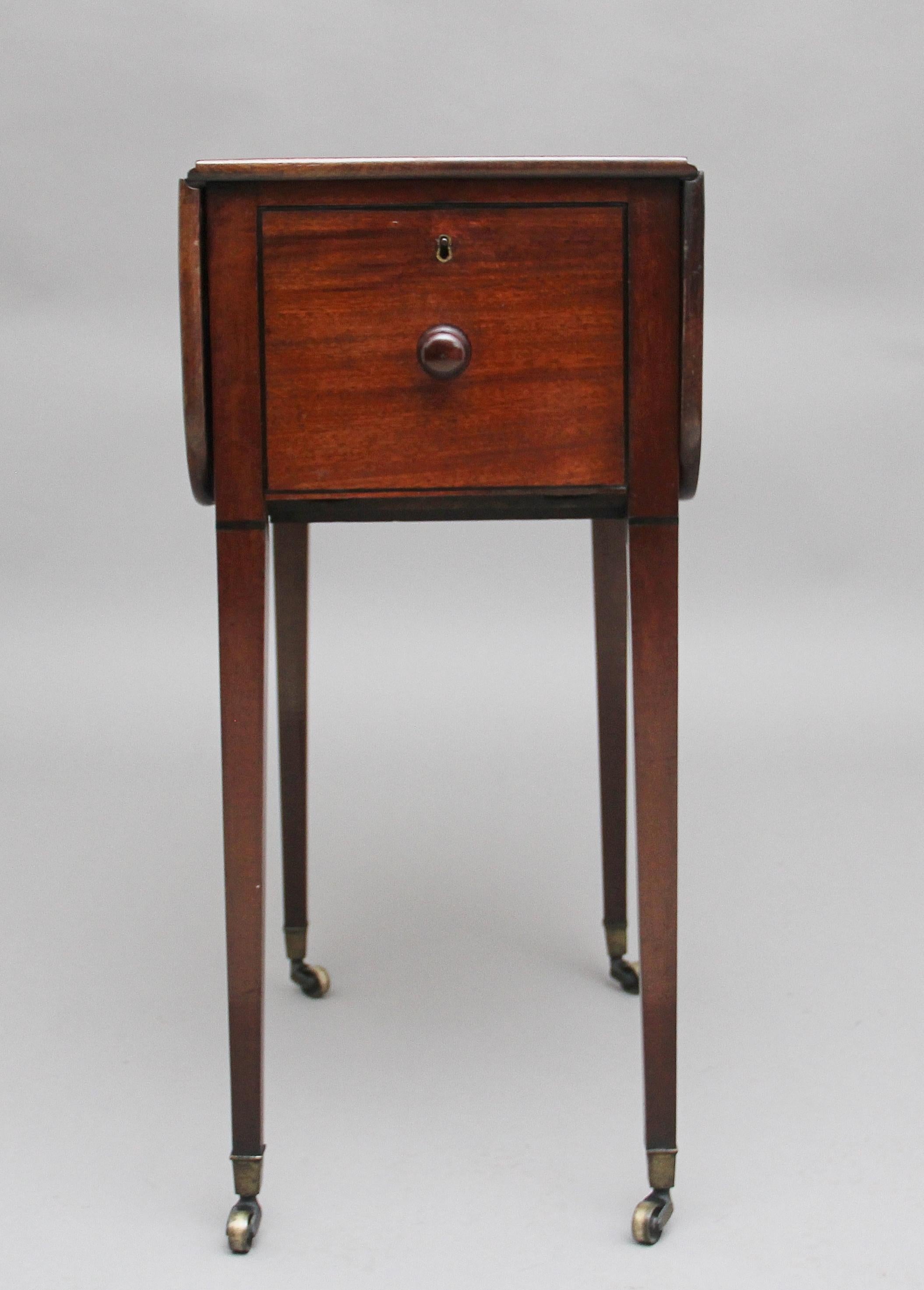 Mesa Pembroke de caoba de principios del siglo XIX Británico en venta
