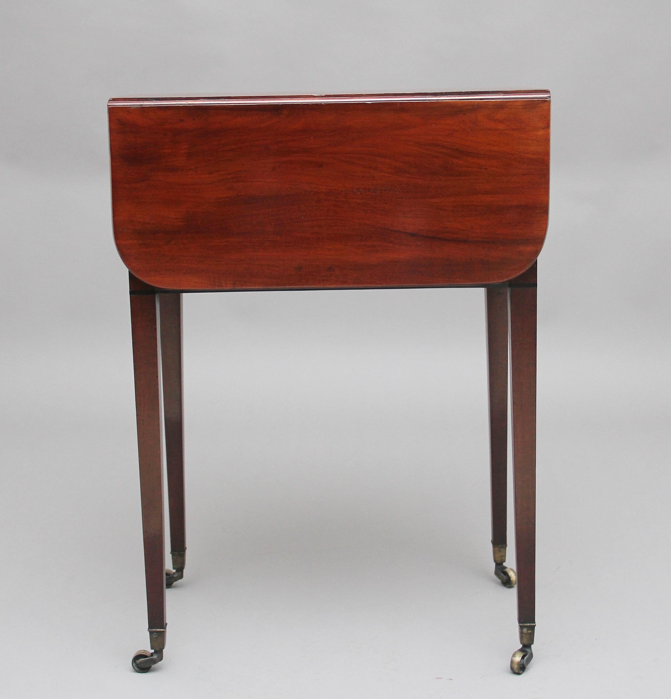 Early 19th Century Mahogany Pembroke Table In Good Condition For Sale In Martlesham, GB