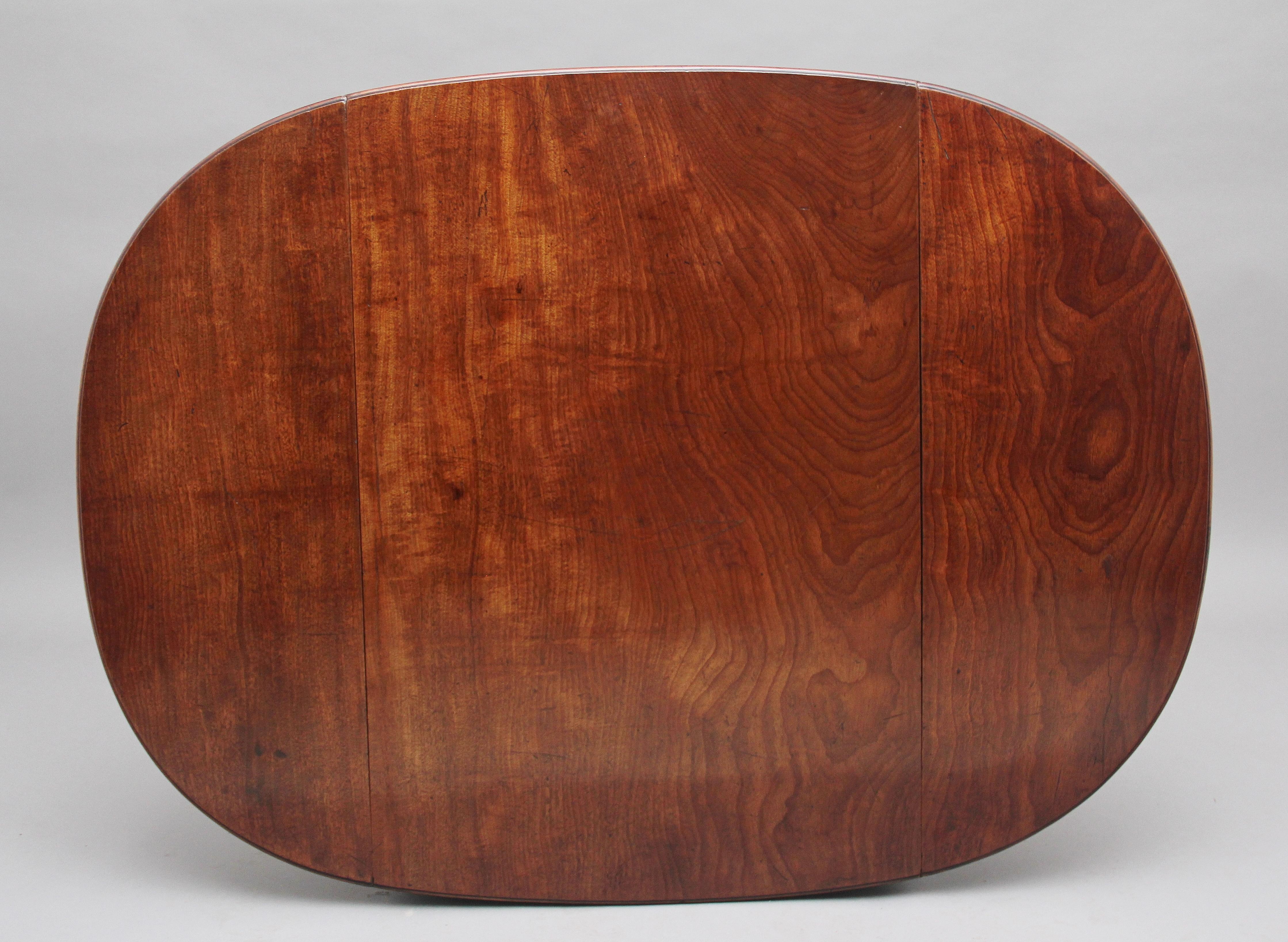 Acajou Table de Pembroke en acajou du début du XIXe siècle en vente