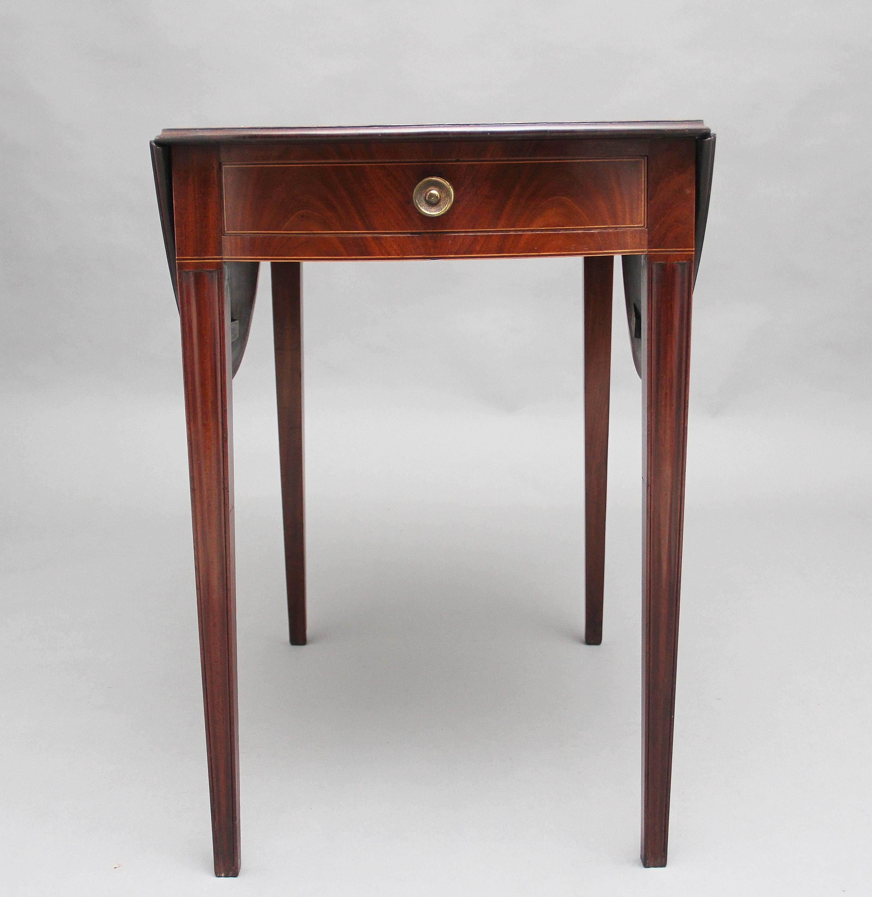 Early 19th Century Mahogany Pembroke Table 4