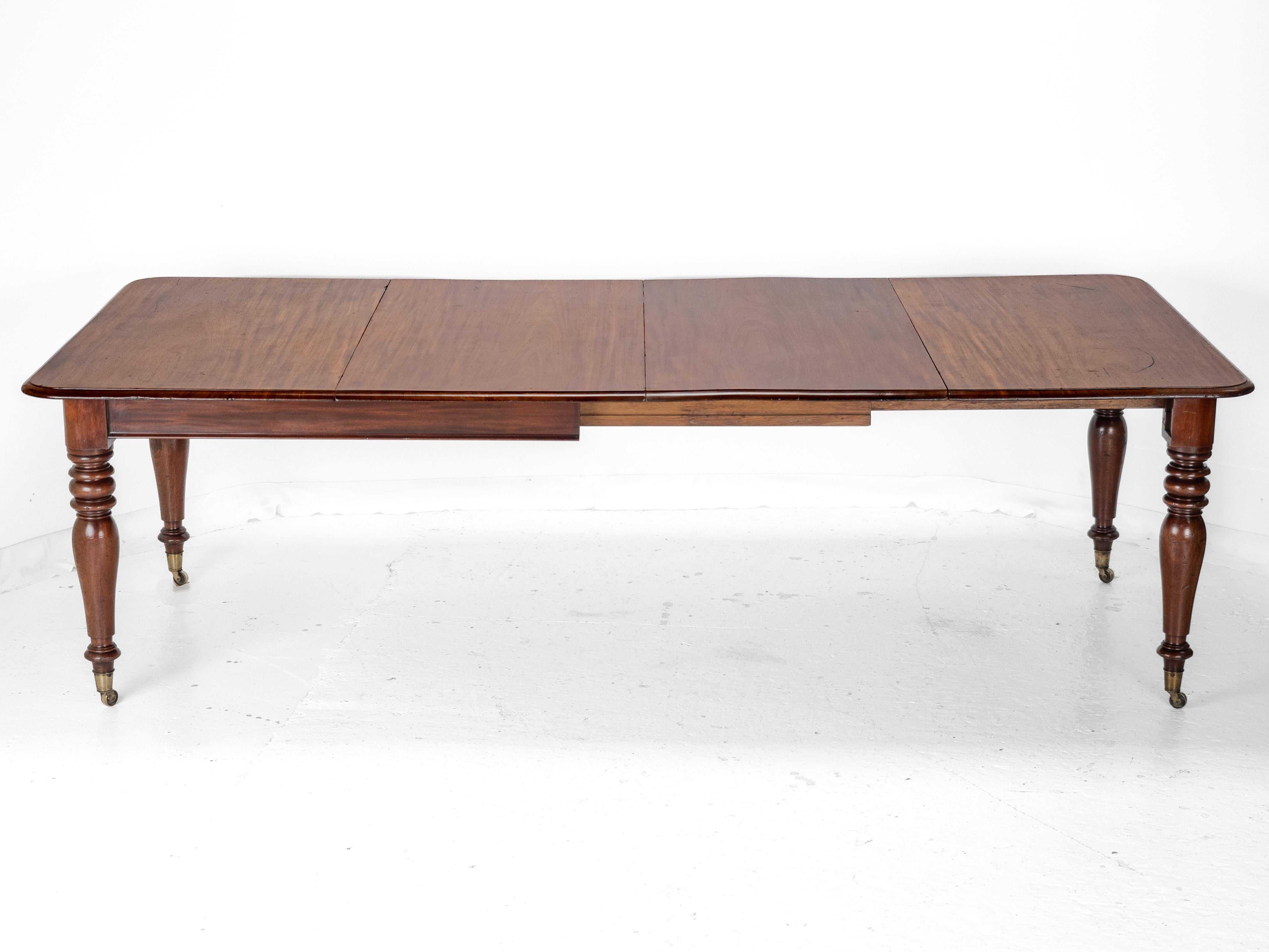Frühes 19. Jahrhundert Mahagoni ausziehbarer 8ft Esstisch c1830 (georgianisch) (Messing)