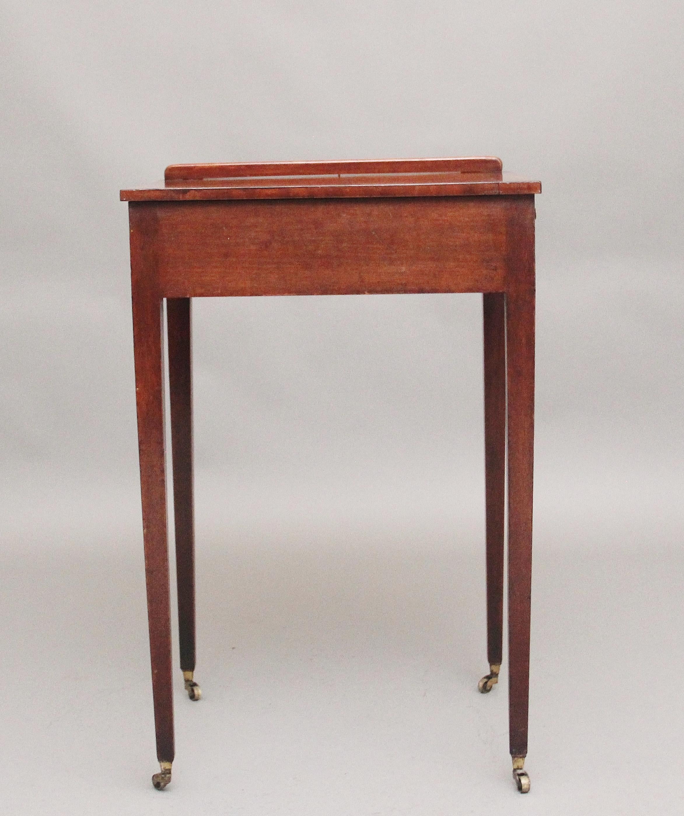 Early 19th Century mahogany reading table For Sale 5
