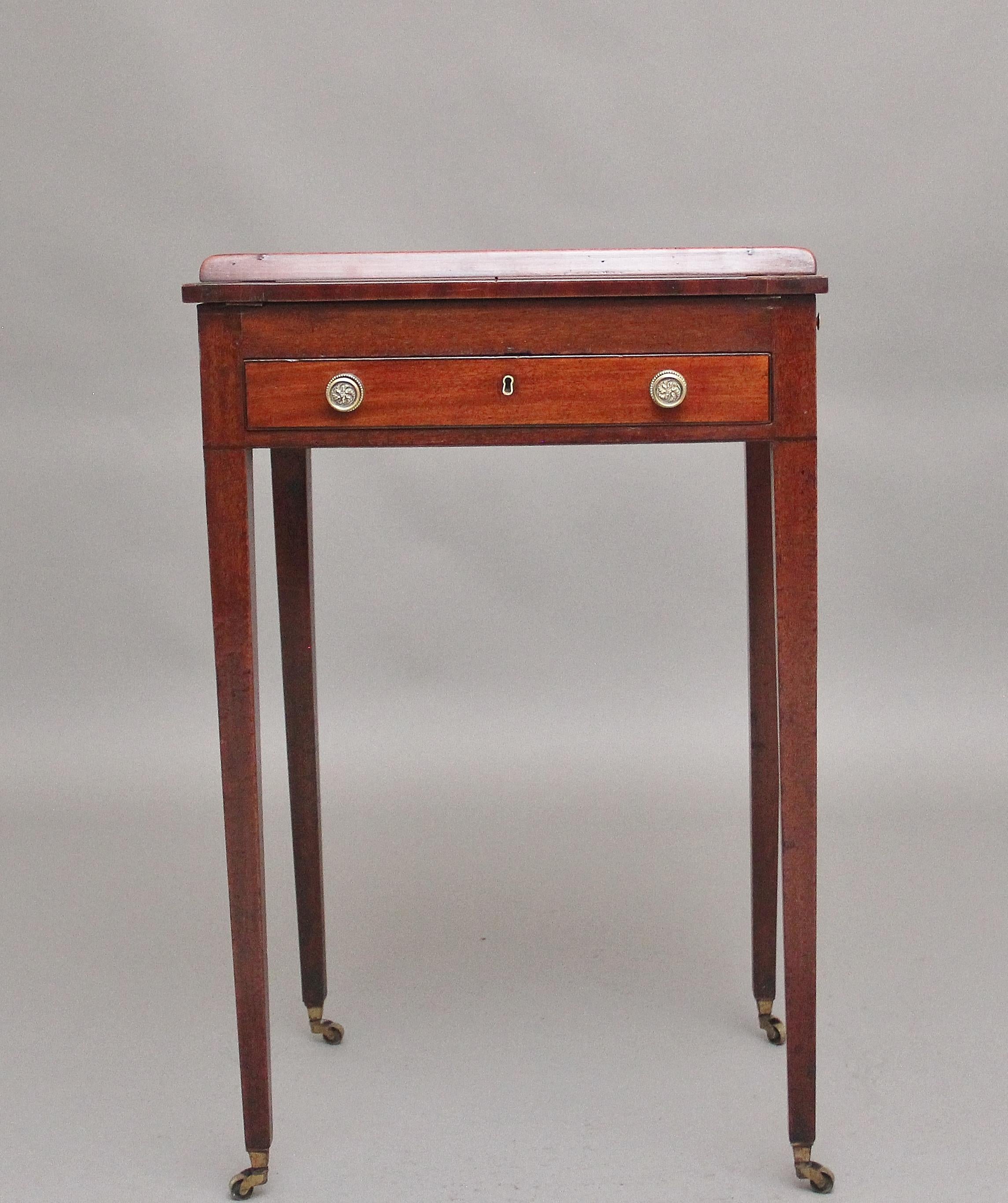 Early 19th Century mahogany reading table For Sale 1
