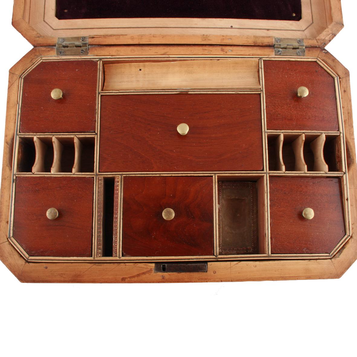 Early 19th Century Mahogany Sewing Box In Good Condition For Sale In Newcastle Upon Tyne, GB