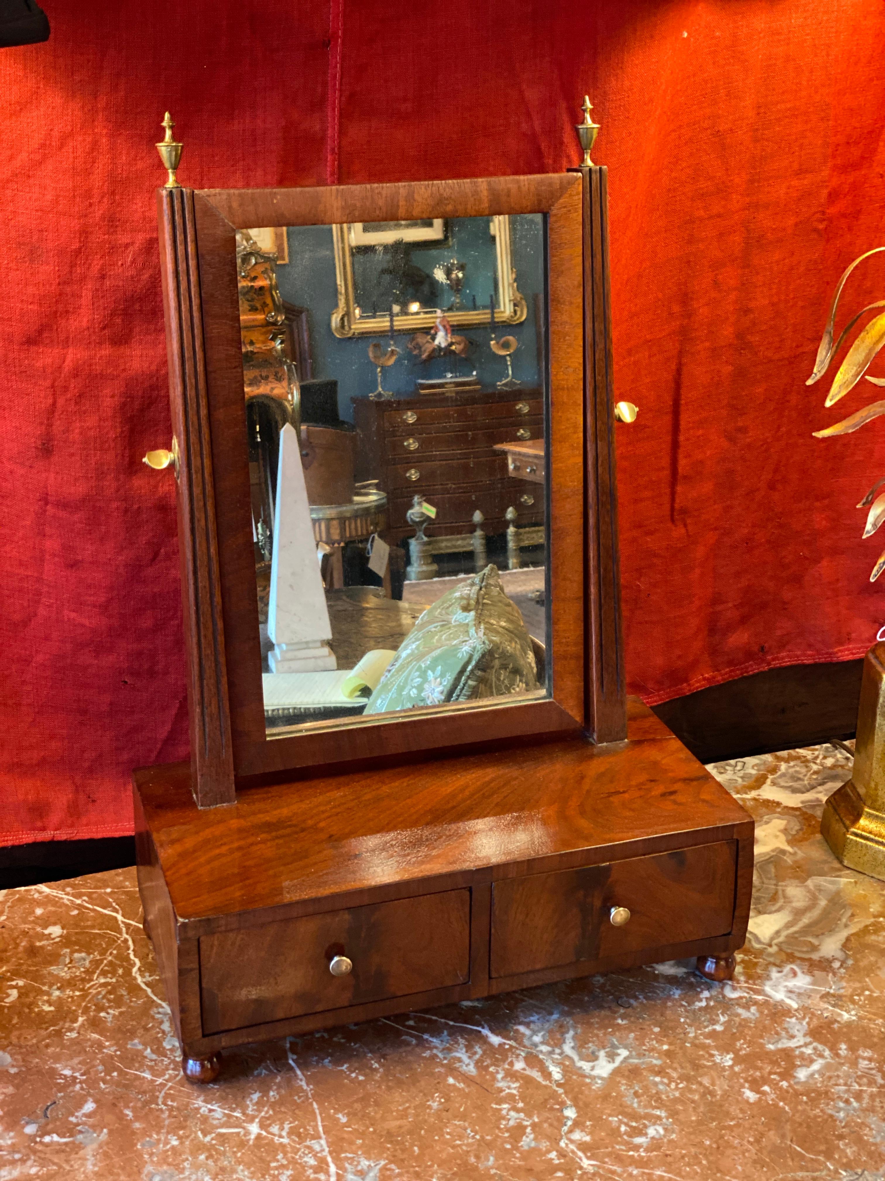 Early 19th Century Mahogany Shaving Mirror, Circa 1810 For Sale 1