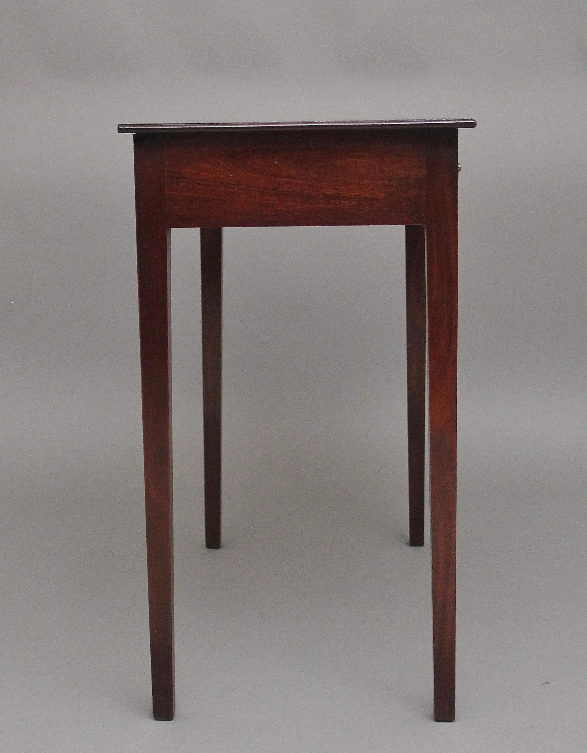 Early 19th Century mahogany side table In Good Condition For Sale In Martlesham, GB