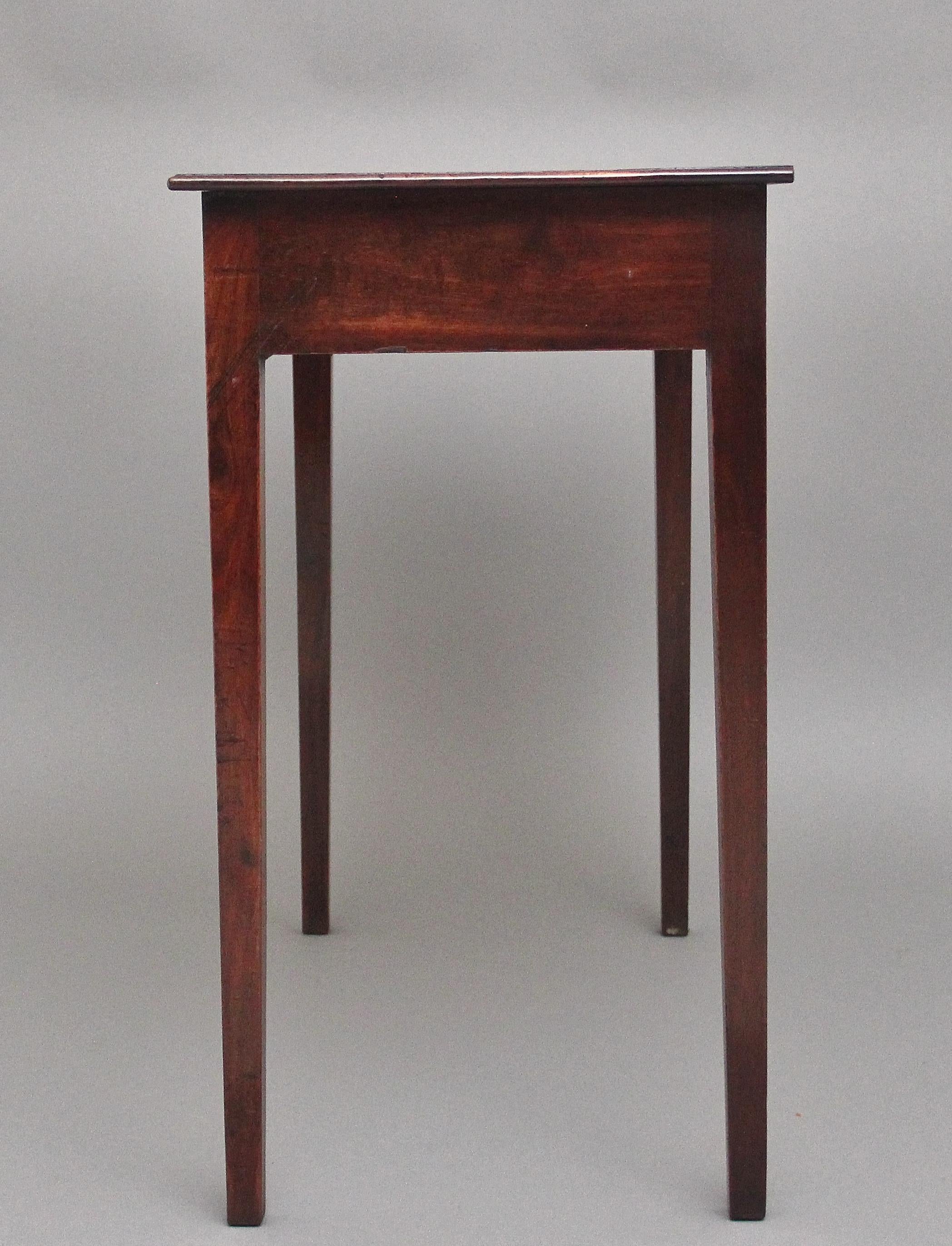 Early 19th Century mahogany side table For Sale 1
