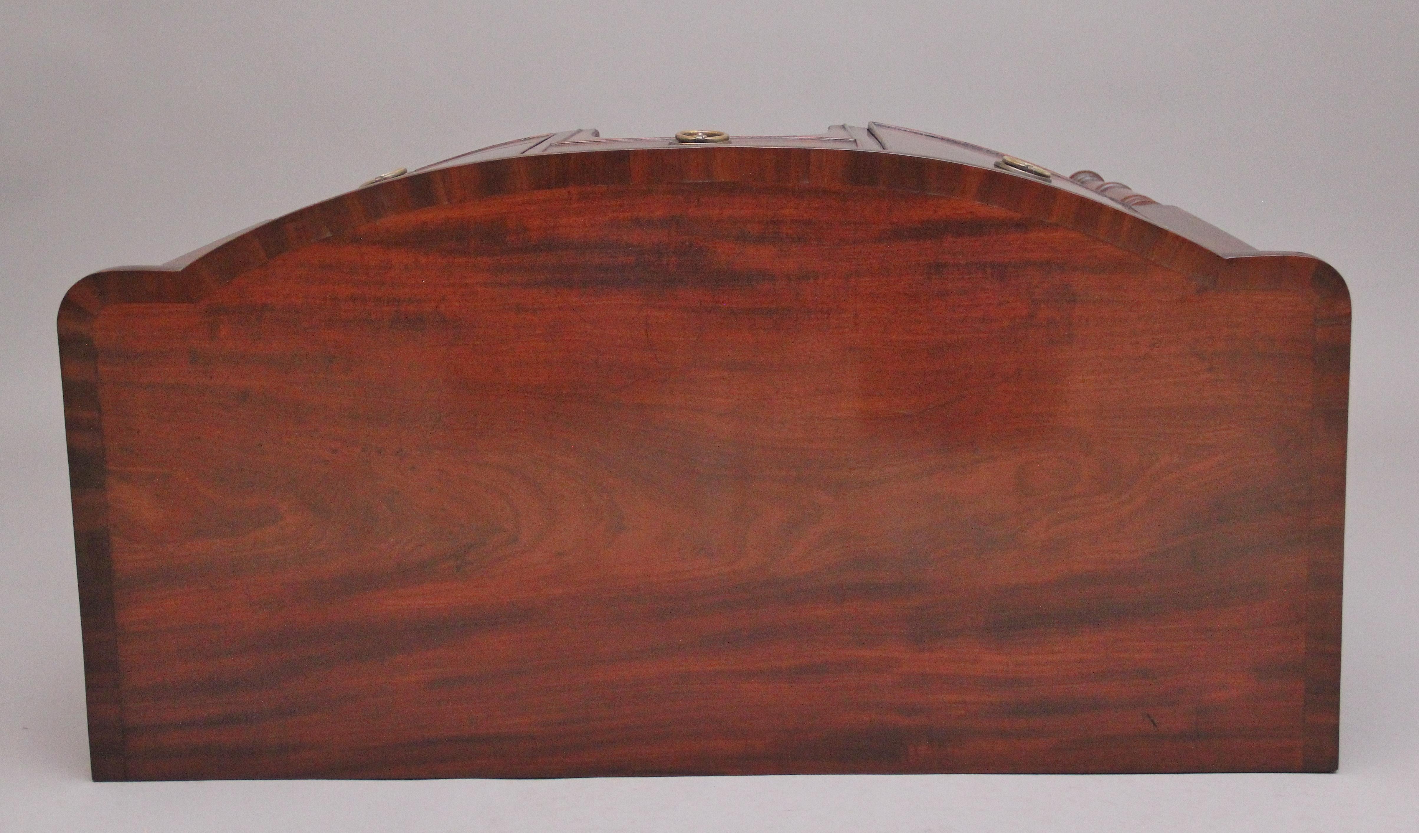 Early 19th Century mahogany sideboard For Sale 3