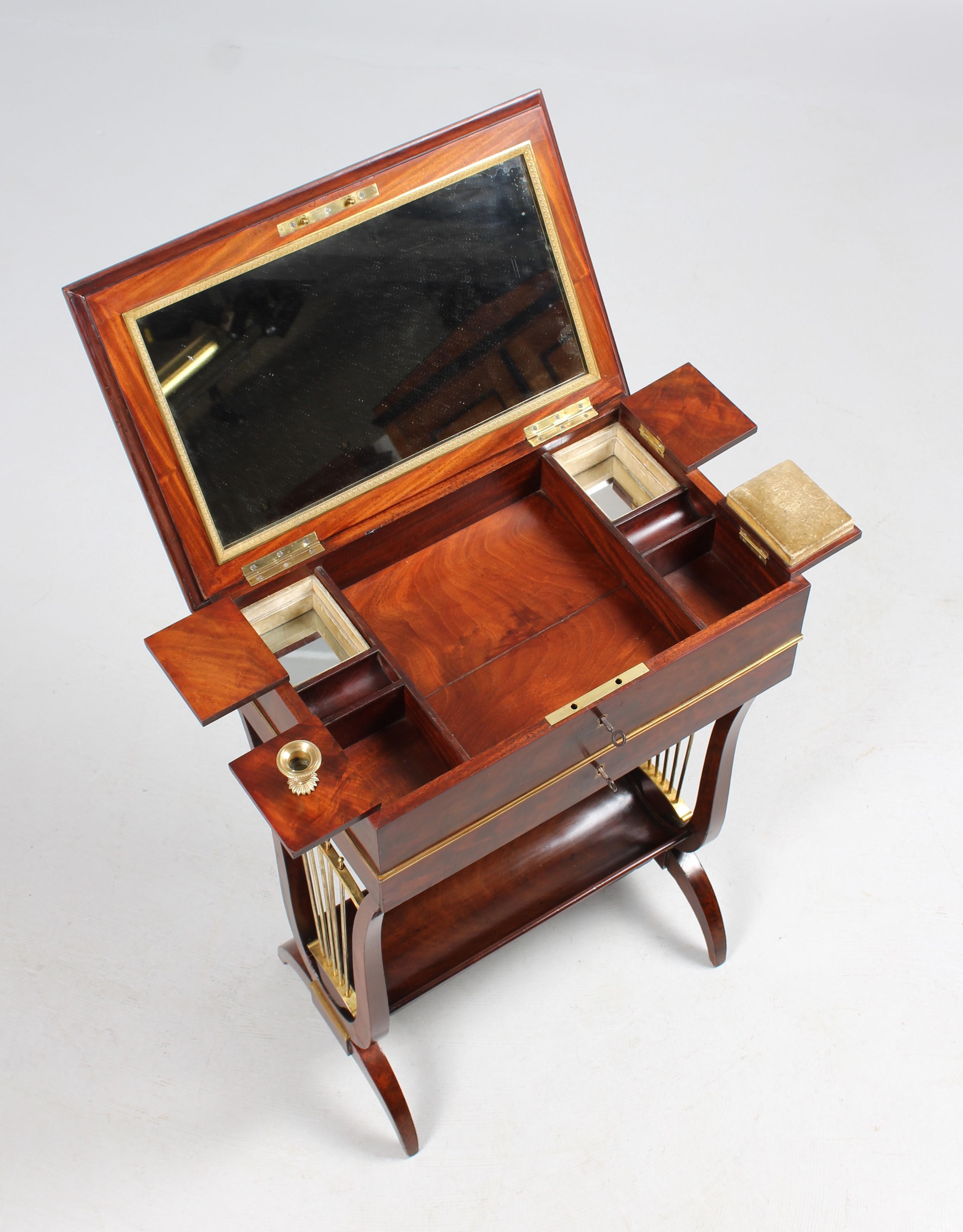 Early 19th Century Mahogany Sidetable, Ladies Desk, France, circa 1810 For Sale 5