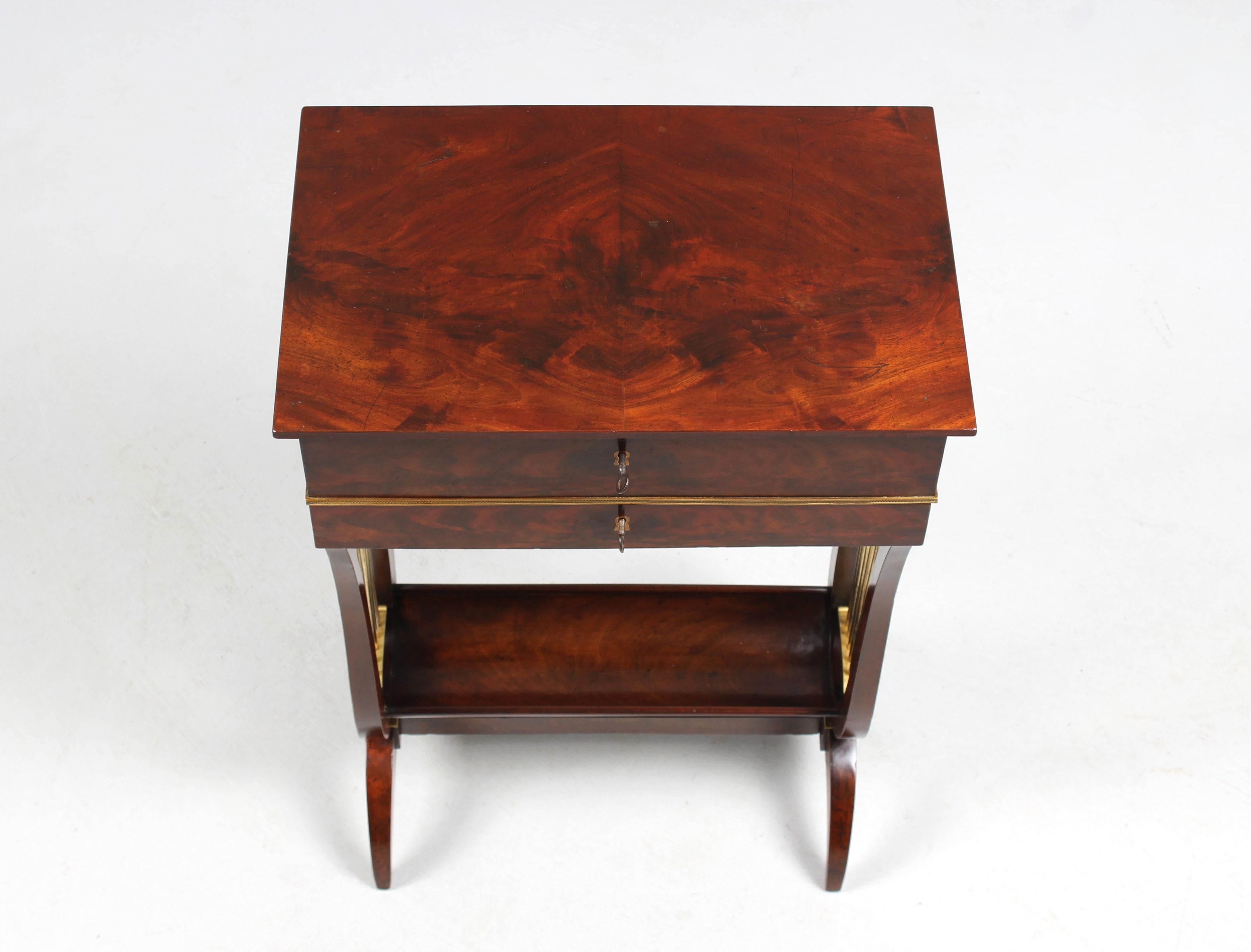 Early 19th Century Mahogany Sidetable, Ladies Desk, France, circa 1810 For Sale 8