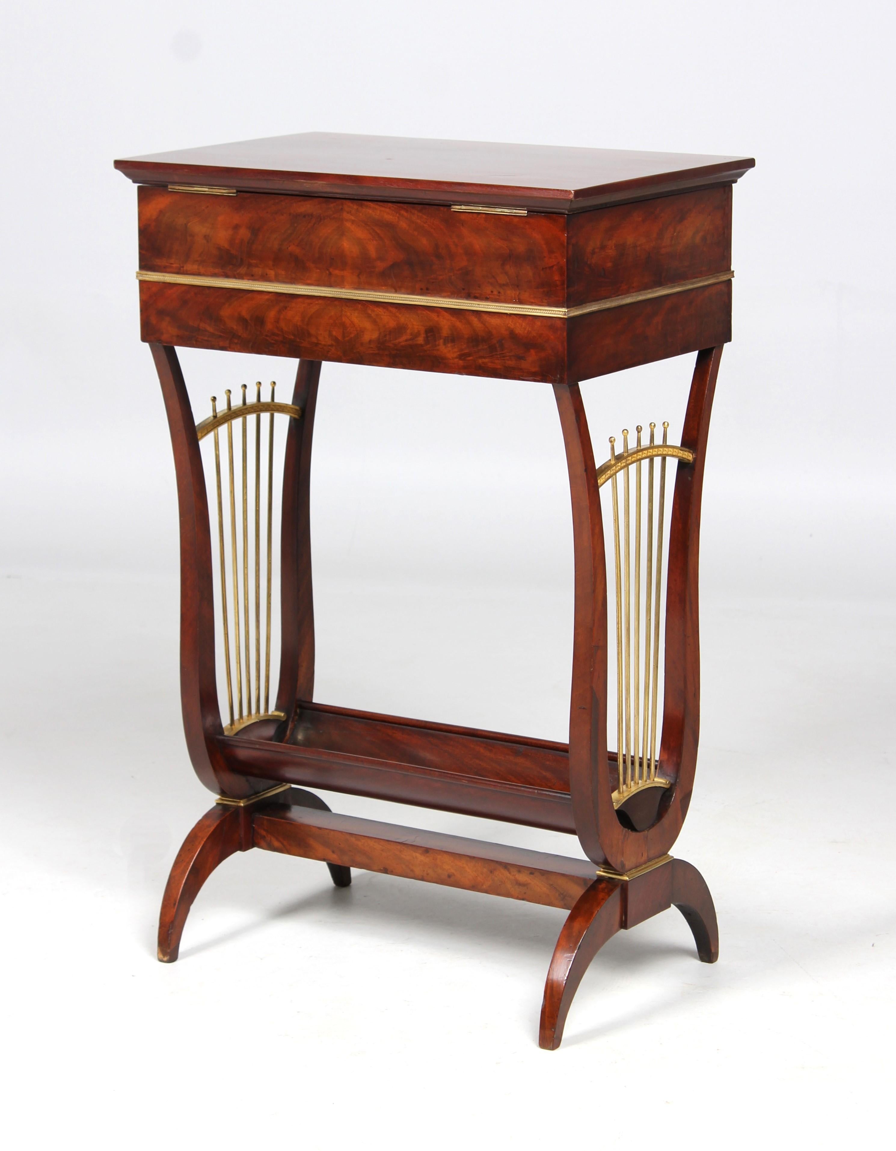 Early 19th Century Mahogany Sidetable, Ladies Desk, France, circa 1810 For Sale 2
