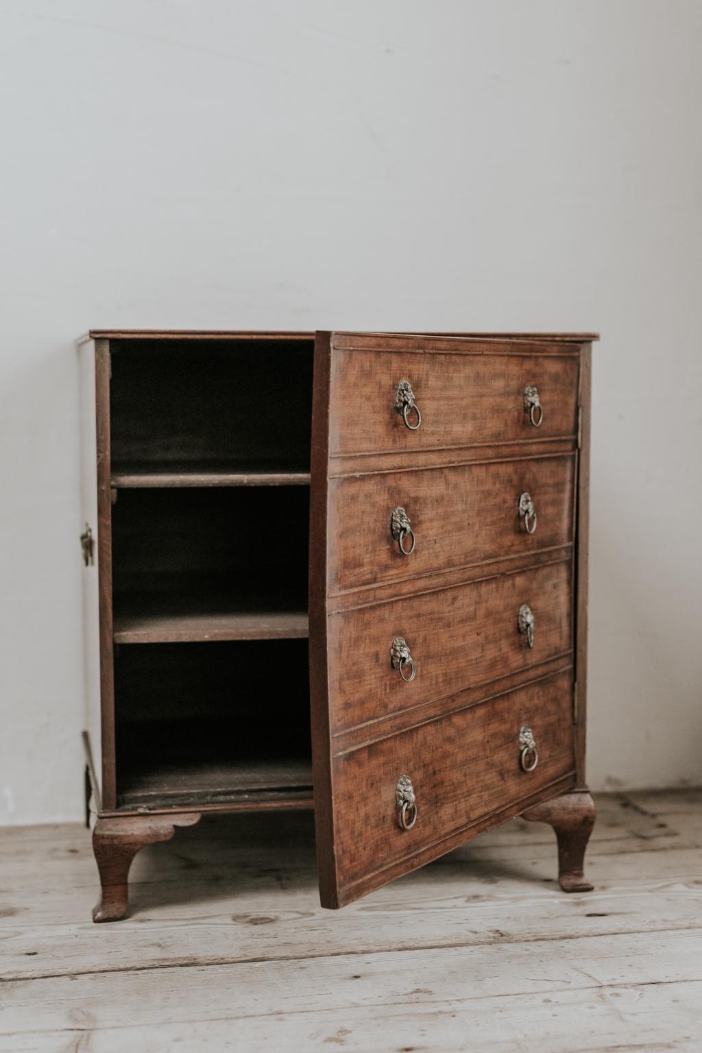Early 19th Century Mahogany Small Cupboard For Sale 1