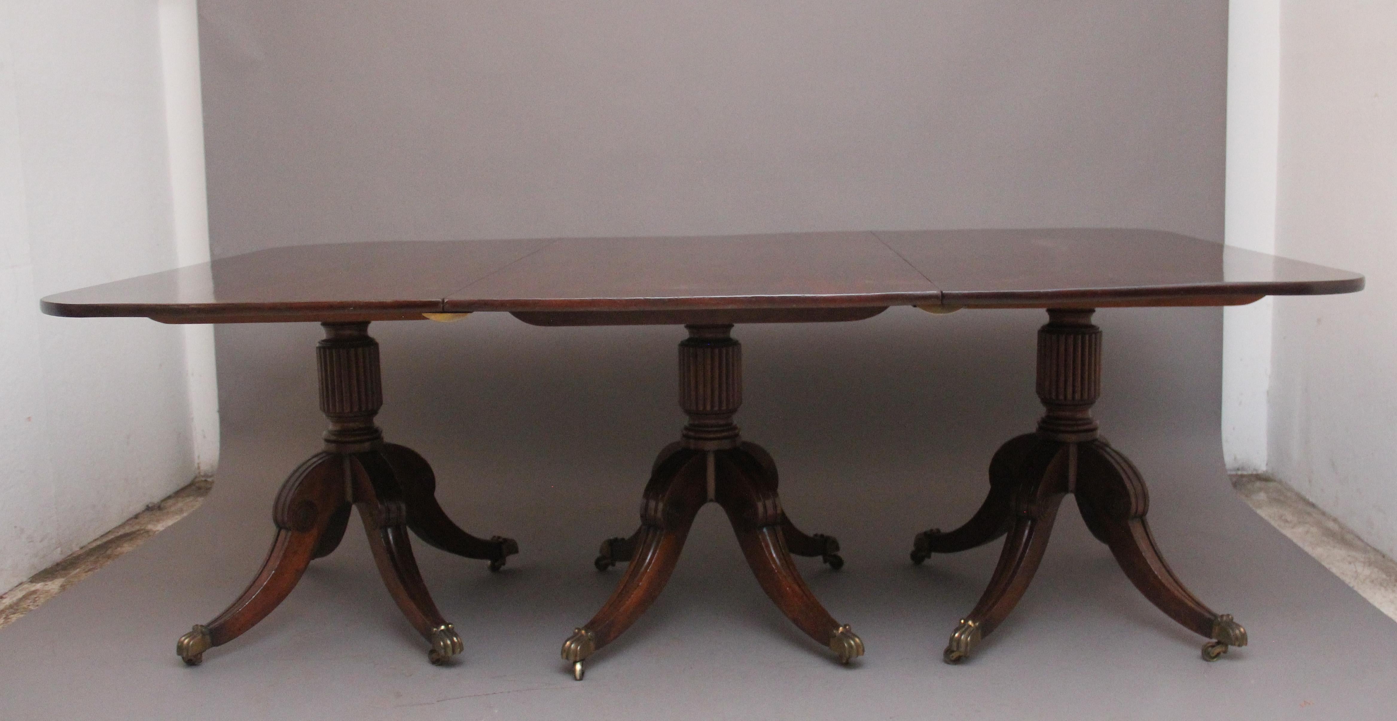 Début de l'époque victorienne Table de salle à manger à trois pieds en acajou du début du 19e siècle en vente